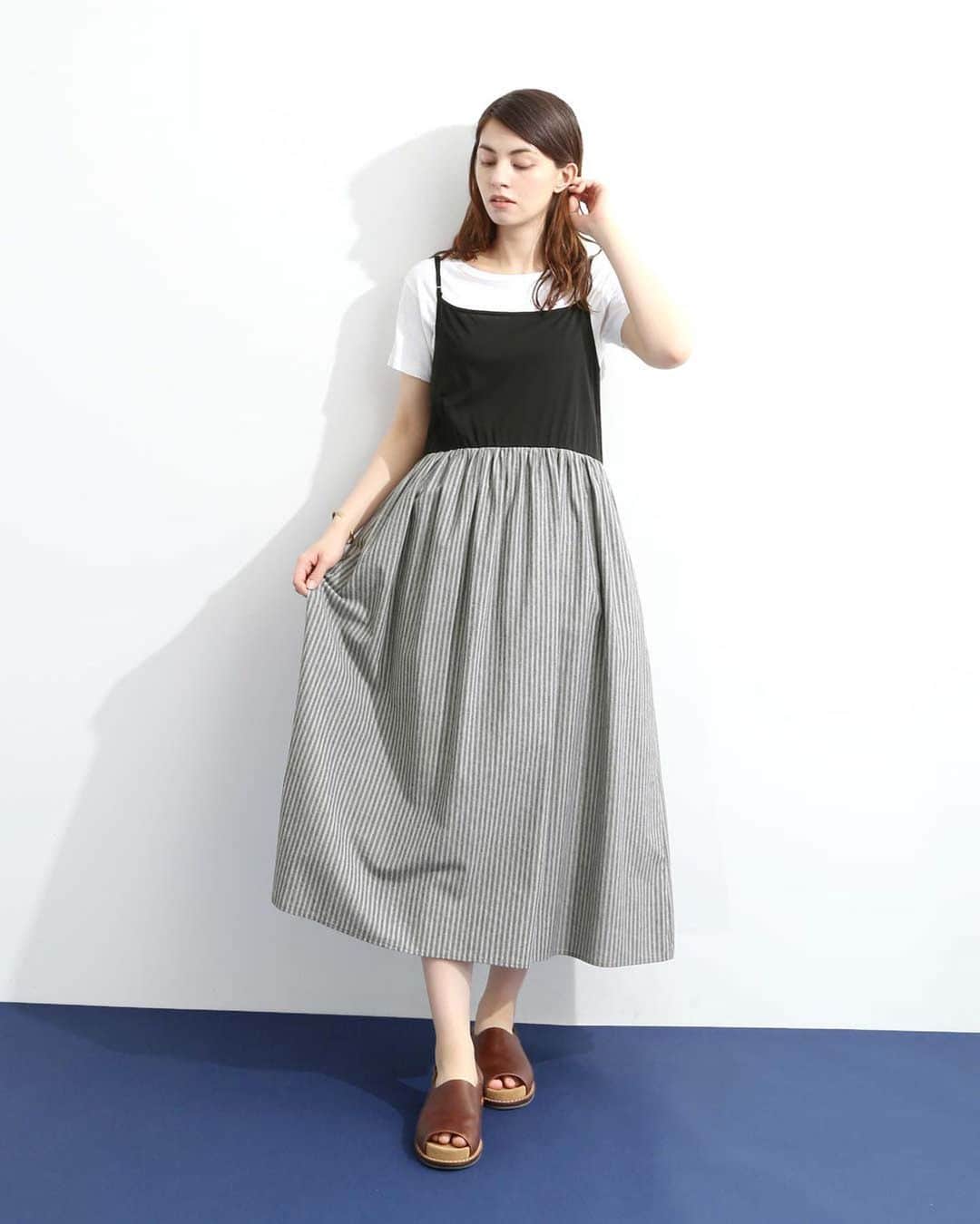 ナチュランさんのインスタグラム写真 - (ナチュランInstagram)「【 LOISIR 】涼を感じる シックな装い New Arrival 2023 Summer  ・  じめじめとしたこの時季も ストレスフリーに過ごせる 軽やかな着心地のアイテムをお届け。  涼を感じながら 少しだけシックに大人らしい装いで。  上質な素材を身に纏い 季節の移ろいをお楽しみください。  ----------------------------- 　LOISIR -----------------------------  ■リネン×コットンストライプアンダードレス付きワンピース ¥39,600 [ 注文番号：ALS-3A79-3902-A ]  ■インドハンドテクニックスモック刺繍ブラウス ¥24,200 [ 注文番号：ALS-3A79-3893-A ]  ■リネン平織り＆千鳥タックギャザーパンツ ¥18,700 ターコイズ[ 注文番号：ALS-3A79-3892-A ] チドリ[ 注文番号：ALS-3A79-3892-B ]  ■インドコットンピグメントダイチュニックブラウスワンピース ¥26,400 [ 注文番号：ALS-3A79-3891-A ]  ■リネンジャージフリル襟プルオーバー ¥17,380 キナリ[ 注文番号：ALS-3A79-3900-A ] チャコール[ 注文番号：ALS-3A79-3900-B ]  -----------------------------  ▶️商品詳細やお買い物は写真のタグをタップ またはプロフィール（@natulan_official）から 「ナチュラン」のサイトにアクセスして 注文番号や商品名を検索してみてくださいね。  #lifewear #fashion #natulan #今日のコーデ #コーディネート #ファッション #ナチュラル #ナチュラン #日々の暮らし #暮らしを楽しむ #シンプルライフ #シンプルコーデ #大人女子 #大人カジュアルコーデ #ワンピース #ブラウス #シック #パンツ #インドコットン #夏コーデ #涼コーデ #ロワジール #LOISIR #natulan_official.」6月15日 16時44分 - natulan_official