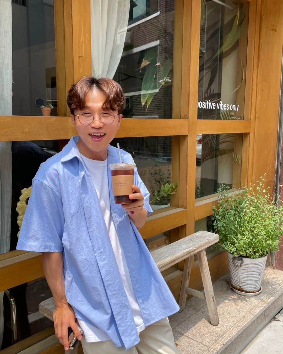 のインスタグラム：「##  주말 언제와??? 아직 목요일ㅋㅋㅋ  날씨 점점 더워진데요🥹  긴바지 마지막날인가...  #인덕원 @s5llala 이의 나와바리 ㅋㅋㅋ」