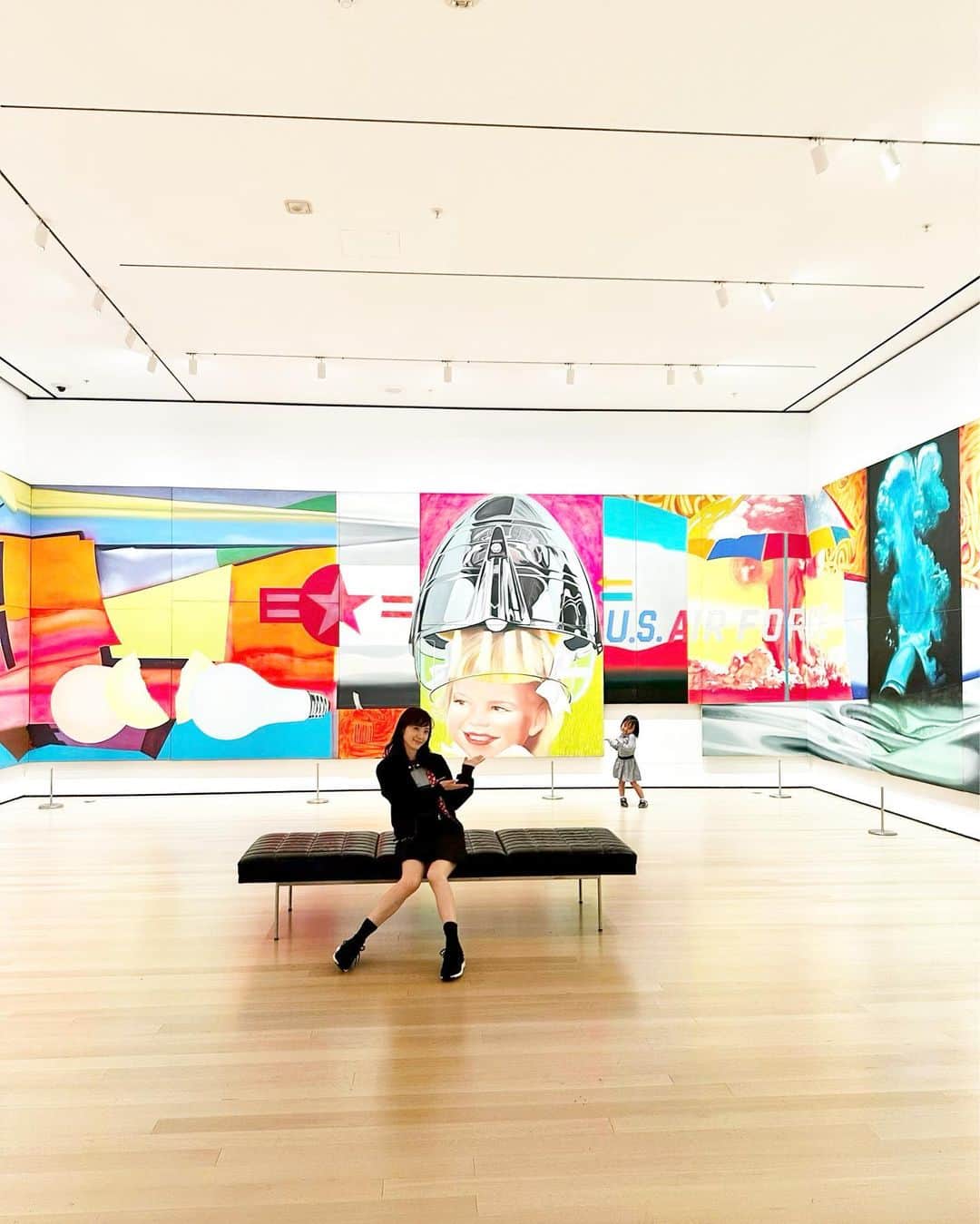 小林真由さんのインスタグラム写真 - (小林真由Instagram)「たっぷりアートに触れた旅🇺🇸 ⁡ 楽しみにしていたMOMAのAIアートを見られて嬉しかった。目が離せなくなるほど不思議な感覚‼︎✨ ⁡ 美術館では警備員さんの全集中された眼差しの中、呑気に楽しそうな子供達🙏 PHILLIPSの優しい皆さんにも温かくしていただき、勉強になりました。 ⁡ ⁡ ⁡ #ファッション #コーデ #ママコーデ #女の子ママ #男の子ママ #ママライフ #コーディネート #４歳 #２歳 #二人育児 #ニューヨーク #旅行 #ニューヨーク旅行 #子連れ旅行 #現代アート #newyork #museumofmodernart #moma #ニューヨーク近代美術館」6月15日 16時51分 - mayukobayashii