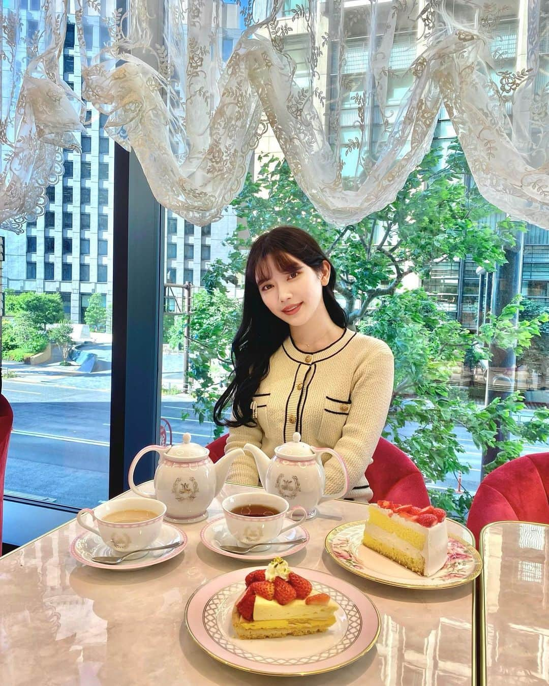 MICのインスタグラム：「☕️ LE SALON DE NINA'S 日比谷 　 @ninasparis_official   📍東京都千代田区有楽町1-5-2 東宝日比谷プロムナードビル 2F  🕰️営業時間 10:00～21:00 　     #cafe #tokyo #ninasparis #ginza  #ニナスパリ#ルサロンドニナス #フレーバーティー #銀座　#日比谷 #日比谷カフェ #銀座カフェ #東京カフェ  #cafe #ラグジュアリー #カフェ巡り #カフェ部 #カフェ  #東京カフェ #スイーツ巡り#ニナスのある生活　 #ルサロンドニナス #ニナス #紅茶 #フレーバーティー #ティーサロン #lesalondeninas #ninas #tea #flavoredtea #afternoontea」