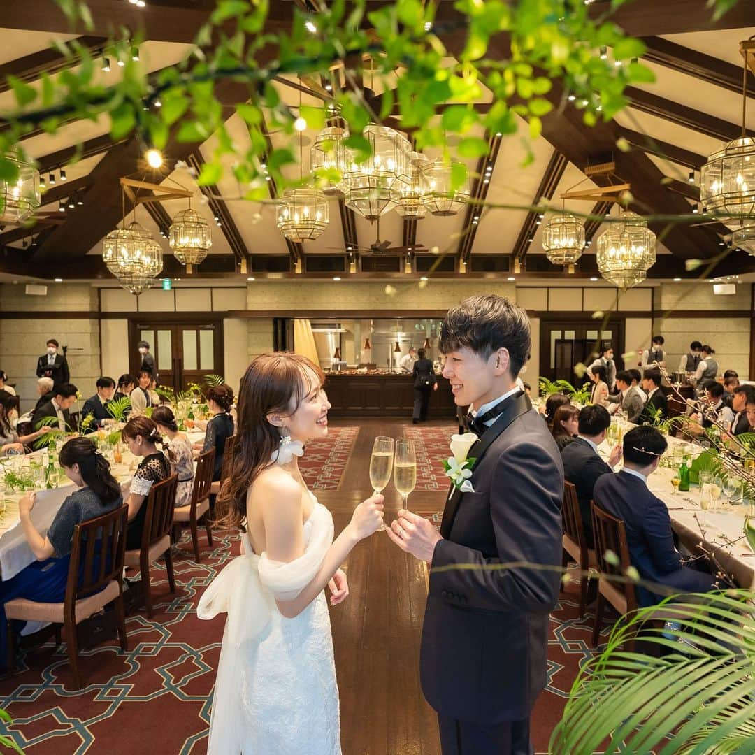 THE SODOH WEDDING OFFICIALさんのインスタグラム写真 - (THE SODOH WEDDING OFFICIALInstagram)「*  一棟まるごと 時間帯で貸しきれる邸宅  " THE HIGASHIYAMA "  大きな2面の窓から自然光が降りそそぐ 明るく開放的な空間  披露宴会場は流しテーブルを円卓を組み合わせ 広々とした印象に  PHOTO by @avestudio_materials  >>> @sodoh_wedding  #sodoh花嫁 #thesodohhigashiyamakyoto #ザソウドウ東山京都 #sodoh #weddingdress #dress #kyoto #wedding #thetreatdressing #プレ花嫁 #卒花嫁 #結婚準備 #式場探し #関西花嫁 #京都花嫁 #京都結婚式#東山」6月15日 17時04分 - sodoh_wedding