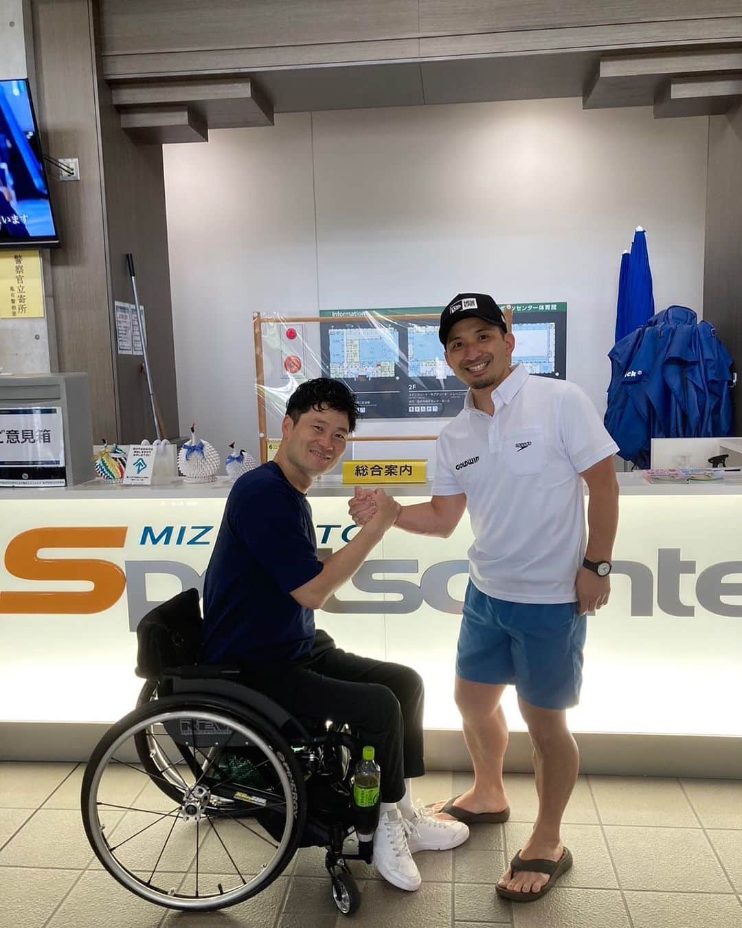 国枝慎吾のインスタグラム：「breaststroke completed😉 息継ぎから始めた初心者水泳8回目🏊‍♂️平泳ぎ50m修了🙌まだまだ怪しい＆超スローですが😅岸本コーチ引き続きお願い致します！ #水泳 #パラ水泳」