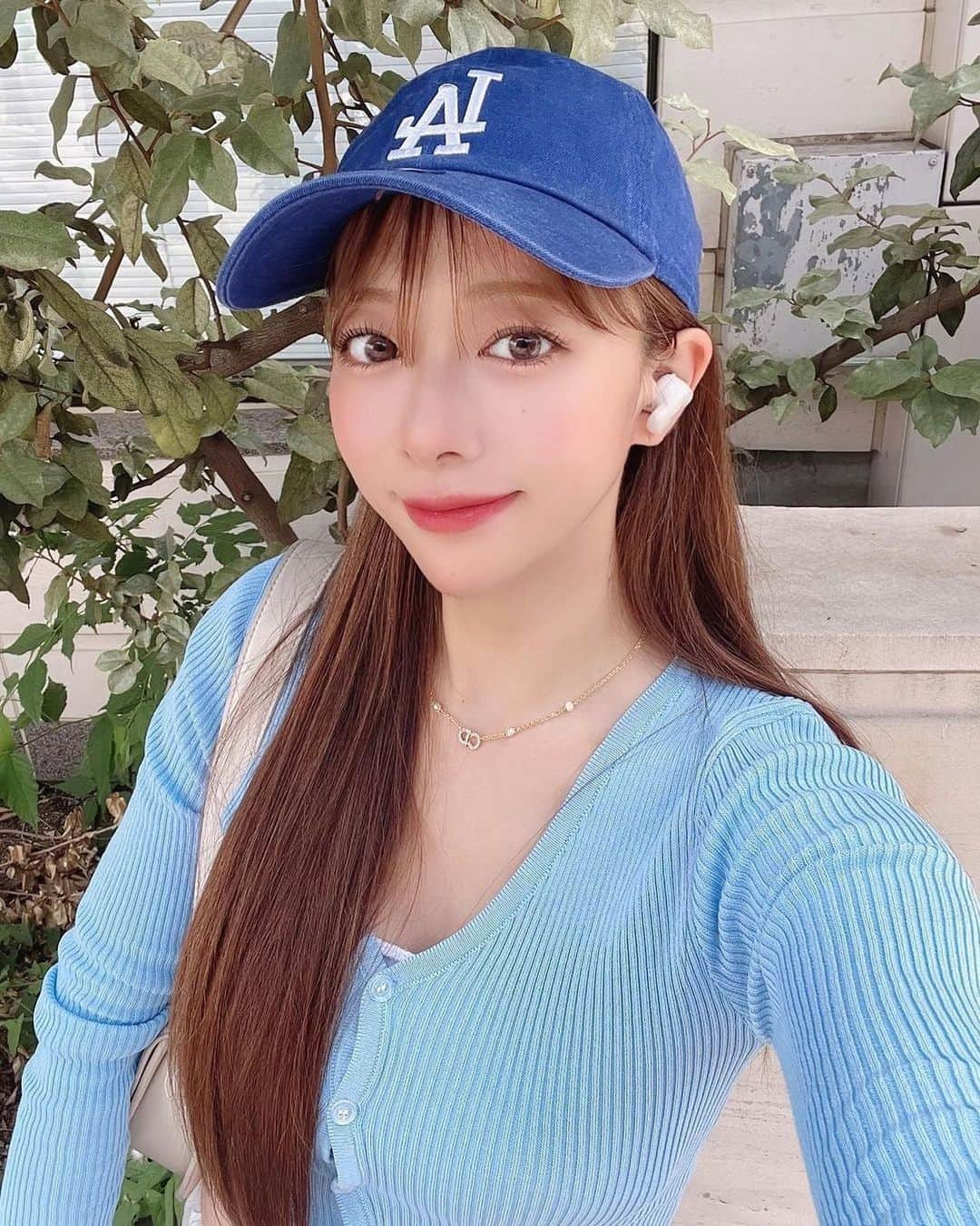 美女美容事情さんのインスタグラム写真 - (美女美容事情Instagram)「《青コーデ💙🧢👕》 *⁠ リポストを使って素敵な美女の投稿を紹介させて頂く【ビジョビ💄美女美容事情💅】のコーナーです✨ *⁠ 今回ご紹介させて頂きますのは!!👀❤︎⁠⠀ 神宮沙紀さん< @912sakicolle >の素敵なお写真📸⁠⠀⁠⠀⁠⠀⁠ *⁠⠀⁠⠀⁠⠀⁠⠀ 青で統一されたキャップコーデ❤︎🧢💙 落ち着いた雰囲気で可愛らしいです🥰💕 *⠀⁠⠀⁠⠀⁠⠀⁠⠀ 神宮沙紀さん< @912sakicolle > ⁠⠀⁠⠀⁠⠀⁠⠀ 素敵な投稿ありがとうございました☺️📸✨ *⠀⁠⠀⁠⠀⁠⠀⁠⠀ 神宮沙紀さんのアカウントには他にも素晴らしい投稿が沢山ありますので是非覗いてみてくださいね💁‍♀️💙⁠⠀⁠⠀⁠⠀⁠⠀ *⠀⁠⠀⁠⠀⁠⠀⁠⠀ △▼△▼△▼△▼△▼△▼△▼△▼△▼ ⁠⠀⁠⠀⁠⠀ ❤🧡💛「美女美容事情」💚💙💜⠀⠀⠀⠀⠀⠀⠀⠀⠀⠀⠀⠀⠀⠀⁠⠀⁠⠀⁠⠀⁠⠀⁠⠀ 👇掲載ご希望の方は👇⠀⠀⠀⠀⠀⠀⠀⠀⠀⠀⠀⠀⠀⠀⠀⁠⠀⁠⠀⁠⠀⁠⠀⁠⠀ @b_b_j.jタグ付けと🖤 #ビジョビ ⁠⠀ 🖤タグ付けお願いします✨⠀⠀⠀⠀⠀⠀⠀⠀⠀⠀⠀⠀⠀⠀⠀⁠⠀⁠⠀⁠⠀⁠⠀⁠⠀ △▼△▼△▼△▼△▼△▼△▼△▼△▼ ⁠⠀⁠ #ハイフ #エステハイフ #エステハイフ効果 #エステ #キャビテーション #小顔 #小顔美人 #美容 #美容好き #hifu #ems #表参道クリニック #表参道エステサロン #表参道エステ  #팔로우환영💕 #彩妆 #甜酷风」6月15日 17時05分 - b_b_j.j