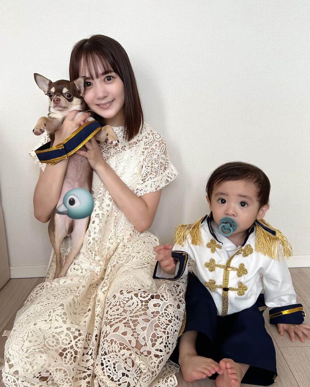 浜田翔子さんのインスタグラム写真 - (浜田翔子Instagram)「☺️🤴👑  🐶チワワ3.8kg ダイエットしてるけど3.8からずっと変わらない笑 👶10kg ←こちらはやっと増えてきた。。  #スムースチワワ #赤ちゃんと犬」6月15日 17時05分 - shoko_hamada