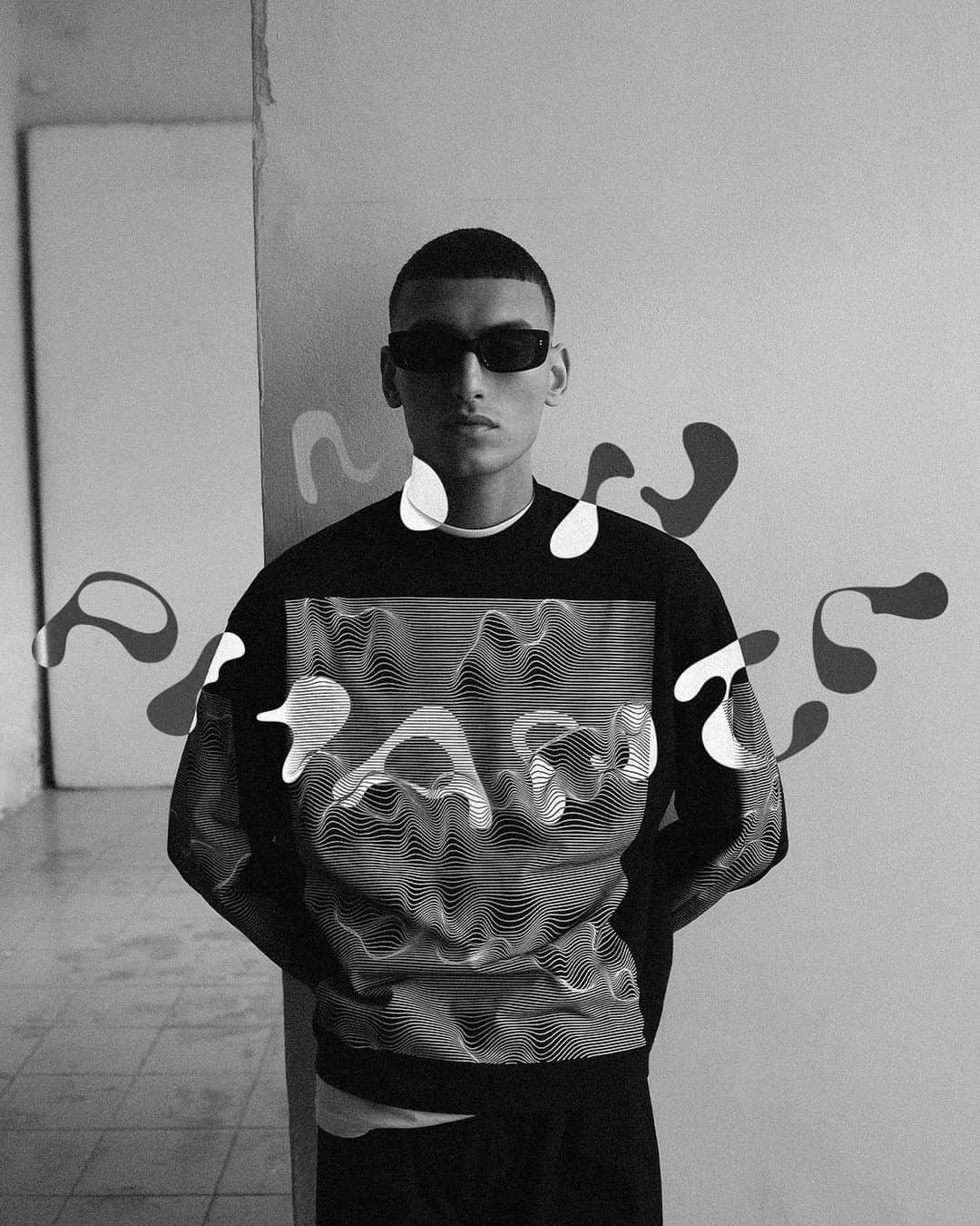 マッツノーガードのインスタグラム：「@phanta_enterprises x @madsnorgaard 2.0 ONLINE NOW!   This festival-themed collection includes caps, gym bags, comfy jerseys, tops, and loose pants. Everything is black/white and easy to dance, bawl and hang out in. Limited edition online now on www.madsnorgaard.com.  “There is a very special vibe connected to the festival season, which perfectly matches the vibe between us and our friends at Mads Nørgaard. It’s easy, inclusive, and happy – as if it’s been this way forever. This has been the starting point for our new festival collection that you can easily match your mood – for partying, chilling or for taking on and off during the late hours,”  – Louise van Hauen, designer at Phanta.  To start the party, the full collection will be launched at Roskilde Festival where Mads Nørgaard – Copenhagen has hosted a booth for the past 12 years. This year, the booth is expanded to include a new striped MN x Phanta zone, where the collection is presented.」