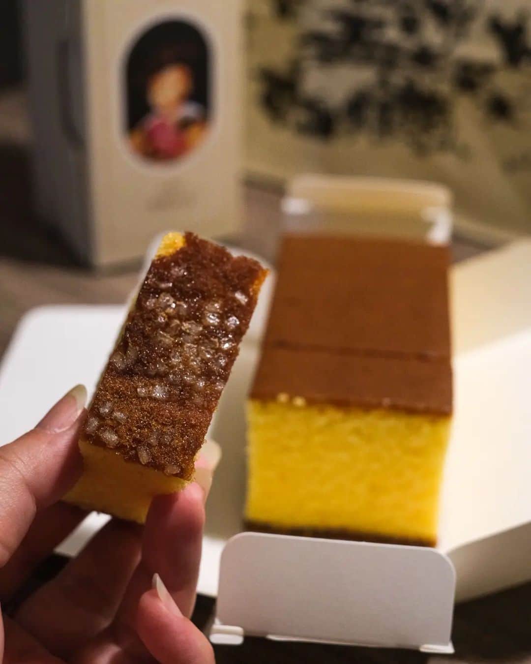Erinaさんのインスタグラム写真 - (ErinaInstagram)「Seriously I had the best castella in my life at @shooken_castella !  Their castella is an absolute treat, offering a delightful combination of softness, moistness, and just the right amount of sweetness. The addition of sugar crystals at the bottom adds a playful and satisfying crunch to every bite🥹🥺🥺  Even though we couldn't make it to the café, we were fortunate enough to get a packet, and it was devoured so quickly that we had to get more the very next day, including some as gifts🎁   I highly recommend this place—it's a must-visit destination, and I can't wait to experience it firsthand when I return!  ____________________________ @shooken_castella  Address: 3-19 Uonomachi, Nagasaki, 850-0874, Japan  ____________________________」6月15日 17時18分 - eliseaki
