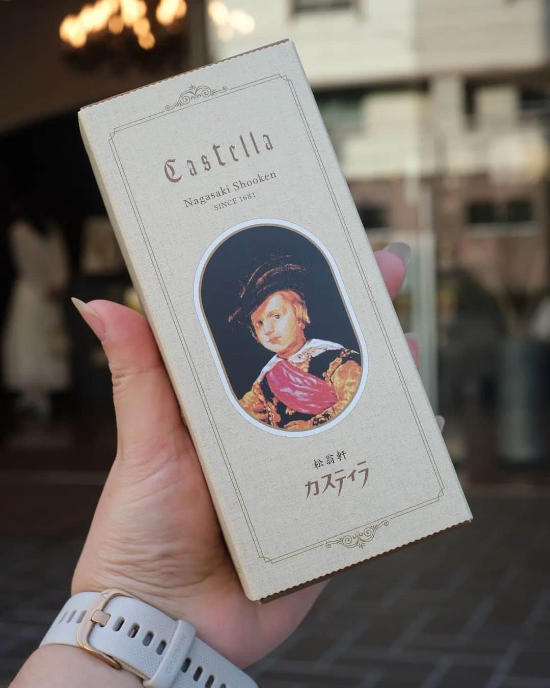 Erinaさんのインスタグラム写真 - (ErinaInstagram)「Seriously I had the best castella in my life at @shooken_castella !  Their castella is an absolute treat, offering a delightful combination of softness, moistness, and just the right amount of sweetness. The addition of sugar crystals at the bottom adds a playful and satisfying crunch to every bite🥹🥺🥺  Even though we couldn't make it to the café, we were fortunate enough to get a packet, and it was devoured so quickly that we had to get more the very next day, including some as gifts🎁   I highly recommend this place—it's a must-visit destination, and I can't wait to experience it firsthand when I return!  ____________________________ @shooken_castella  Address: 3-19 Uonomachi, Nagasaki, 850-0874, Japan  ____________________________」6月15日 17時18分 - eliseaki