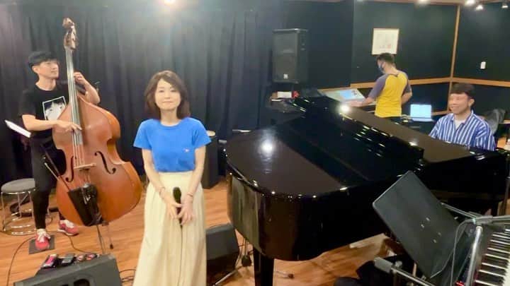 辛島美登里のインスタグラム：「リハーサルでした。 久々の森丘さん🎹と ヒネリ効く鳥越さん🎻 6/25ビルボードライブ横浜にてお待ちしてます👨‍👨‍👧　#森丘ヒロキ　#鳥越啓介 追伸; もちろん本番はしっかと歌います😆 http://www.billboard-live.com/pg/shop/show/index.php?mode=detail1&event=14152&shop=4」