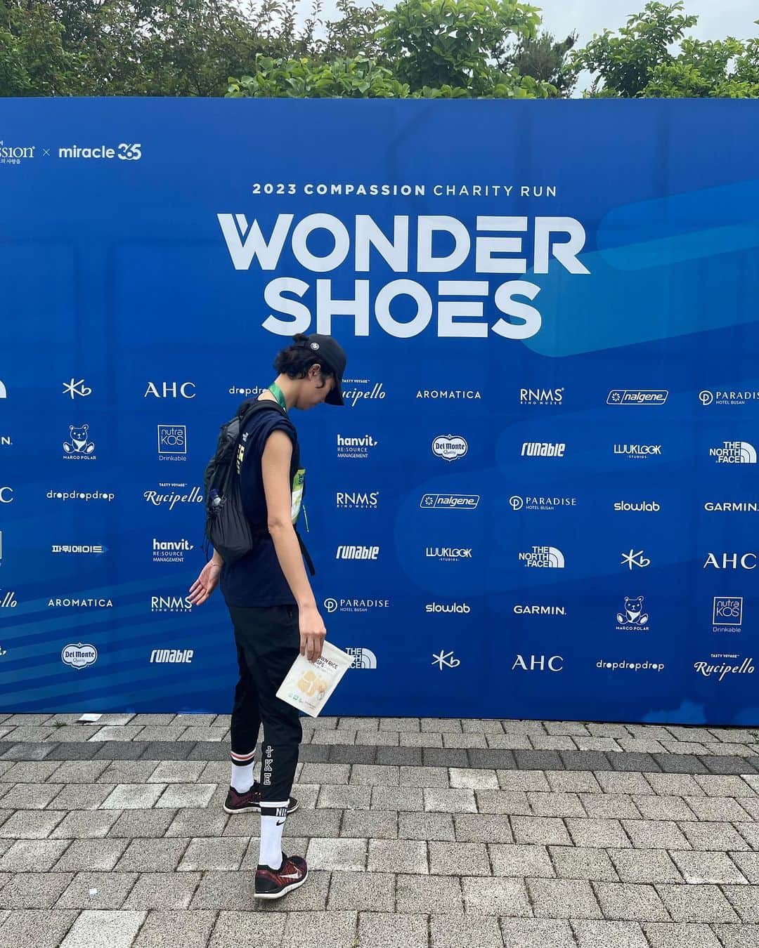 イ・ジュヨンさんのインスタグラム写真 - (イ・ジュヨンInstagram)「지난 5월말, @compassionkorea 기부런에서  올해는 8km 완주했습니다 케냐에는 아직도 신발없이 생활하는 아이들이 있다고 해요 그 아이들에게 기부하고 러닝도 하는 이벤트에 올해로 4번째, 4년째 매해 연중행사처럼 참가하고 있어요 매년 봄이 오면 달릴 생각으로 설레이게 되는 것 같아요- 이 모든 것을 허락하시는 하나님 감사합니다🫶🏻 God bless us all🤍」6月15日 17時37分 - izoo_young