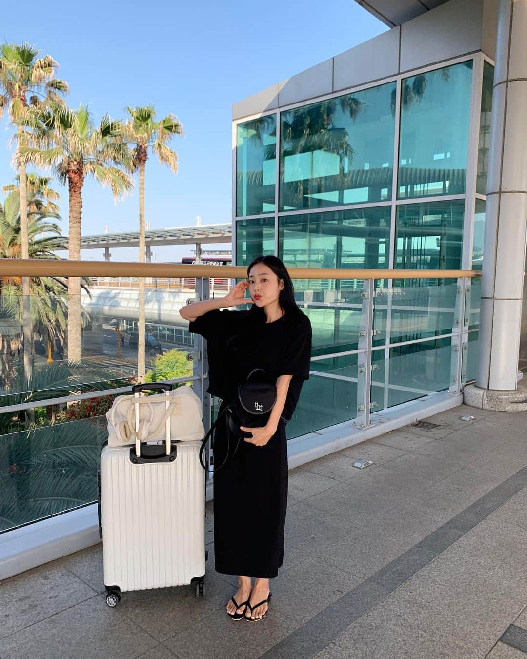 HOTPING公式アカウントさんのインスタグラム写真 - (HOTPING公式アカウントInstagram)「🛫 𝗘𝗩𝗘𝗡𝗧 🛬 今年の夏に遊びに行きたい場所は？⛵️💖  HOTPING大人気セットアップ ✓ハーフクロップドベーシックスウェット＆バックスリットスカートSET🖤 を、ゲットしよう  ✅参加方法 1.HOTPINGアカウントフォロー❤️ 2.このフィードにいいねを押す👍 3.今年の夏、遊びに行きたい場所をコメント欄に残すだけ💬  🎁プレゼント ハーフクロップドベーシックスウェット＆バックスリットスカートSET (サイズ選択可能◎)  🙋 当選者数 1名様  🗓️イベント期間 ~6月21日(水)  🎉当選者発表 6月22日(木) 16：00以降 ストーリーで発表🥁/ 当選者様にはDMをお送りいたします💌  たくさんのご参加お待ちしております🥰🥰  #hotping_event #コメントイベント #イベント #event #follow #セットアップ #セットアップコーデ #空港コーデ #ラフコーデ #ワンマイルコーデ #空港 #韓国旅行 #旅行コーデ #大人女子 #韓国コーデ #韓国ファッション #大人カジュアル #カジュアルコーデ #クロップド丈 #プチプラファッション #fashion #ootd #code #outfit #いいね #hotping」6月15日 17時47分 - hotping_japan