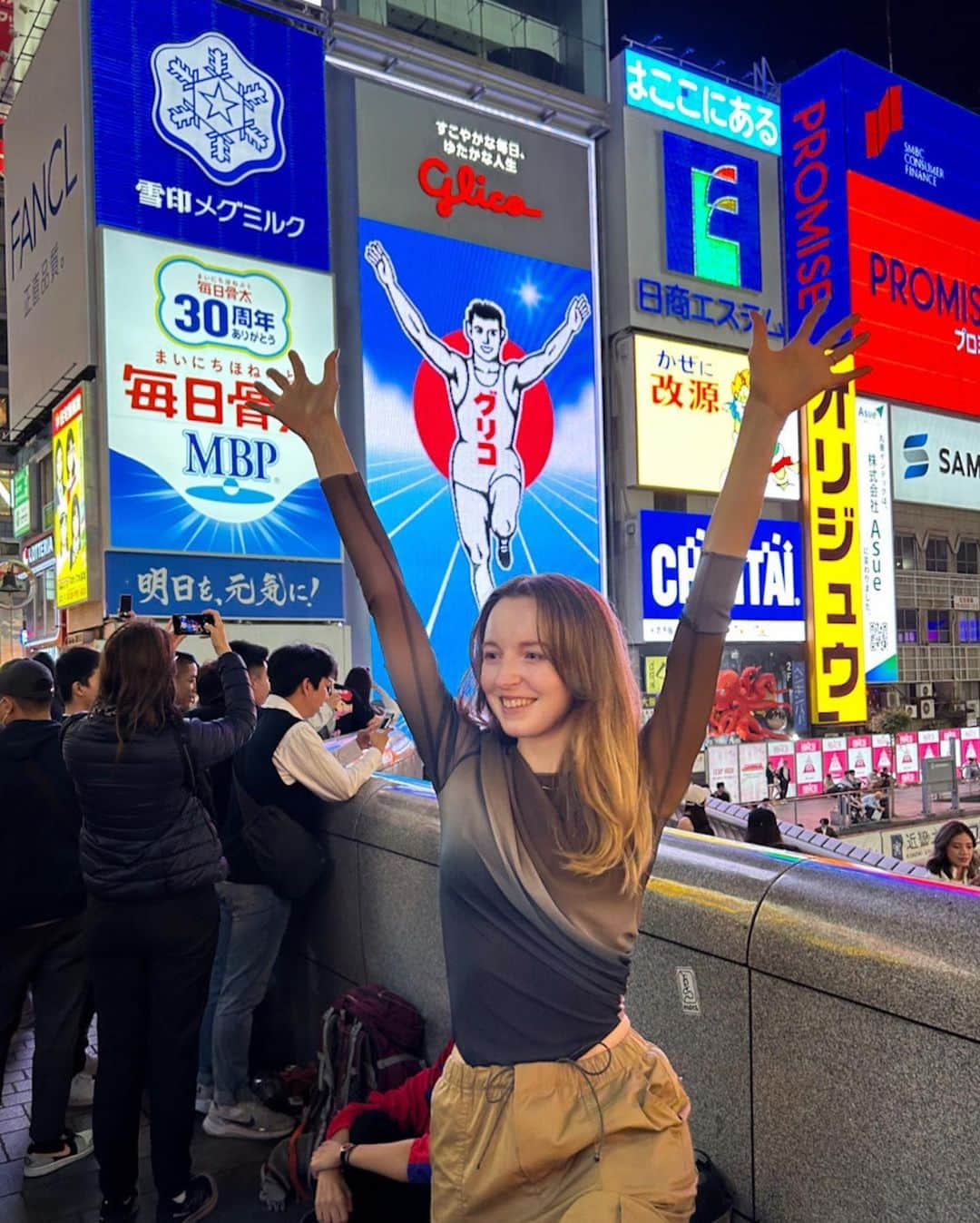 Lisaさんのインスタグラム写真 - (LisaInstagram)「Recently visited Osaka for the first time and finally ready to post some photos🙌  What definitely remember from this trip is a lot of lights, friendly people around and super delicious food 🎆😋✨ Looking forward to come to Kansai again!  最近初めて大阪に行きました！  この旅行は、明るい街並み、楽しい雰囲気、そしてめっちゃ美味しいグルメで記憶に残ります🎆😋✨ また関西に行きたいです！  1. Shinsekai • 新世界 2. 3. Dotonbori • 道頓堀 4. Chritori nabe • ちりとり鍋 5. Tenma Chochin Dori • 天満 ちょうちん通り 6. Nakazakicho • 中崎町 7. Tofu tiramisu • 豆腐ティラミス(@kayacafe_osaka ) 8. Kushikatsu • 串カツ 9. Abeno Harukas • あべのハルカス  #osaka #japan #kansai #japantravel #japanesefood #大阪 #大阪観光 #大阪グルメ #大阪カフェ #関西」6月15日 17時41分 - lisa.sekai