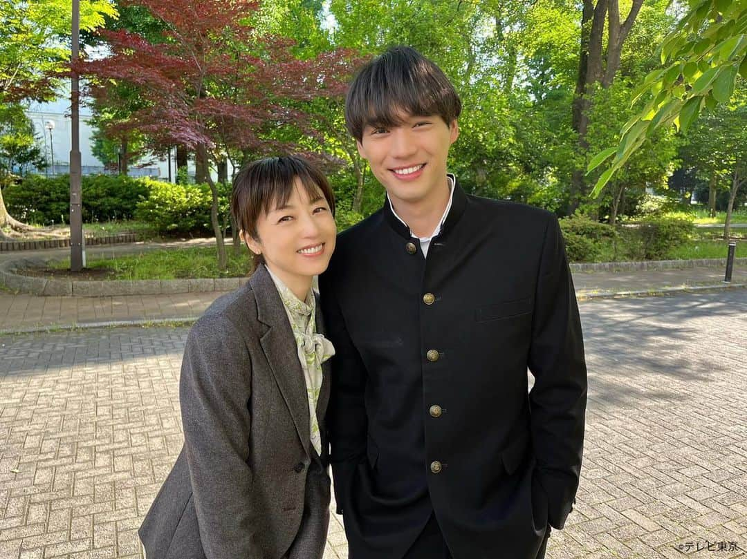 弁護士ソドムさんのインスタグラム写真 - (弁護士ソドムInstagram)「. 仲良し親子ショット🥰 お母さんver📸✨  メイキング動画公開中🫧 ⏩https://www.instagram.com/reel/Ctf5wByN1W9/?igshid=MTc4MmM1YmI2Ng==  【最終回】明日よる8時〜‼️  #弁護士ソドム #テレビ東京 #ドラマ8 #福士蒼汰 #高岡早紀」6月15日 17時42分 - tx_dorama8