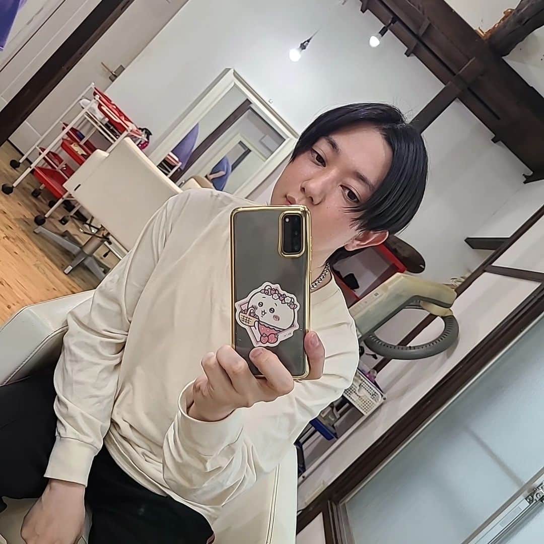 涼平さんのインスタグラム写真 - (涼平Instagram)「髪、いい感じの長さにしてもらいました🍓乾かしやすく、扱いやすく  シマダさんありがとうございます🍓  #代官山cell」6月15日 17時50分 - mm_peko