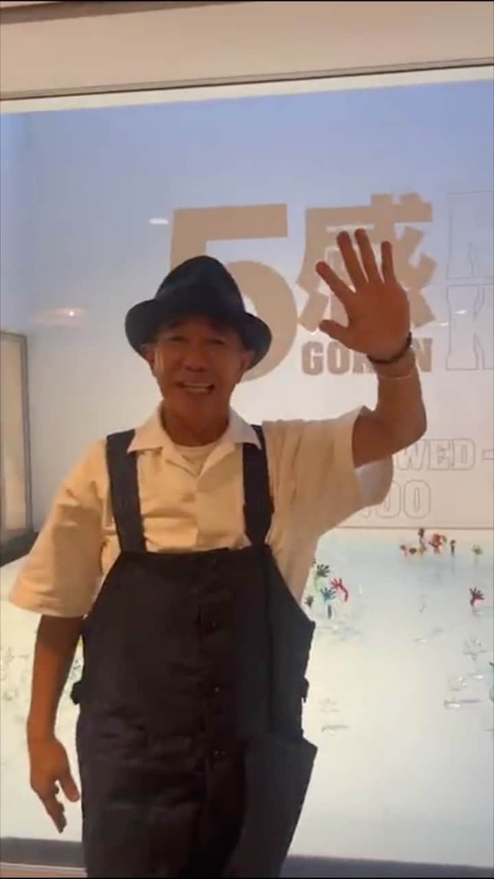 木梨憲武のインスタグラム：「どもどもどもー！！あと10日！今日の朝、レイアウト少し変えました！陣営のみなさん、代官山よろしくー！！」