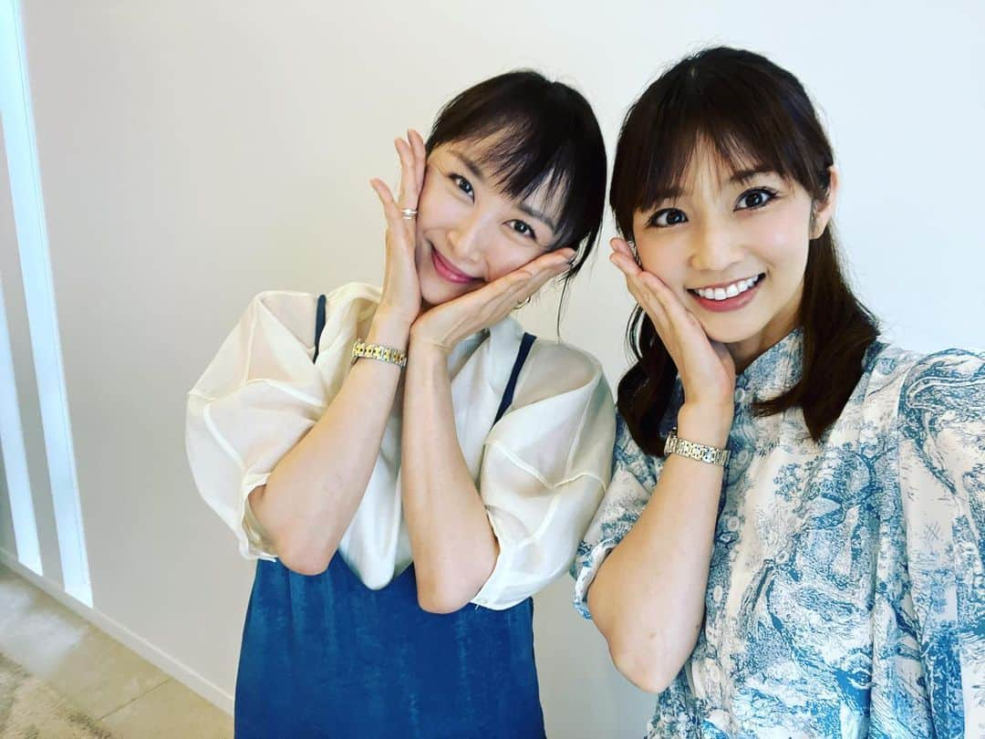 山口もえさんのインスタグラム写真 - (山口もえInstagram)「・  ゆうこちゃんに逢えました♡ ゆうこちゃんは春から大学に通いながら 仕事も子育てもしている ビックリするほどの頑張り屋さんです🤣 このパワーはどこから来るのか？！ と会うたびにゆうこちゃんを じーっと観察するのですが さっぱりわかりません…笑 私も頑張る！！ 写真はギャル曽根ちゃんポーズしてみた♡  #小倉優子 ちゃん #いーっぱい #話して #あっという間に  #帰る #スーパーウーマン です。笑 #頑張り過ぎたら #また会いにおいで #❤️」6月15日 17時58分 - moe_yamaguchi0611