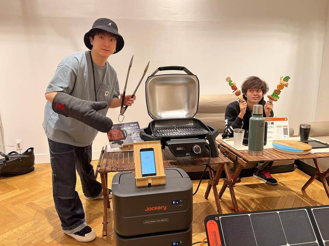 きょんさんのインスタグラム写真 - (きょんInstagram)「きょんくまがよく使ってるポータブル電源のジャクリで新商品Plusシリーズが出たみたい！！  いつも過酷な撮影の時に、電気毛布.ケトル.パソコンだったり一気に全部充電出来て凄かったのに、 ついにサウナまで出来るようになったらしいです…  しかもオレンジ色が可愛い😳  #Jackery #ジャクリ #ポータブル電源 #キャンプギア #防災グッズ #Jackery2000plus #PR」6月15日 17時59分 - kyon.kyonkuma