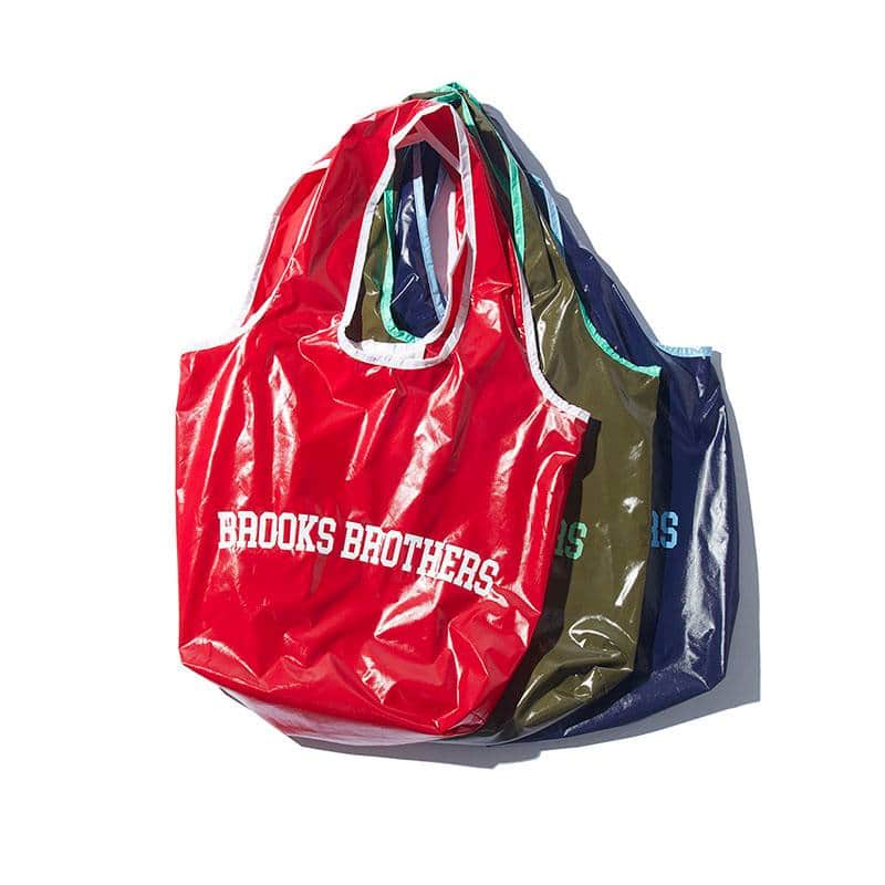 のインスタグラム：「【BROOKS BROTHERS】大人が選ぶべき「逸品バッグ」#25  オンオフ使えるバックパックやトートから旅バッグ、 休日スタイルに欠かせないミニバッグまで、 人気の30ブランドから、大人にふさわしい60アイテムを ピックアップ。 この夏の相棒バッグを、ぜひ見つけて欲しい。  01・02：BROOKS BROTHERS｜POLYESTER PACKABLE LOGO ECO TOTE BAG トートバッグ各￥4,180／ブルックス ブラザーズ（ブルックス ブラザーズ ジャパン）  03・04：BROOKS BROTHERS｜COTTON CANVAS LABEL PRINT TOTE BAG トートバッグ￥6,600[オンラインショップ限定] ／ブルックス ブラザーズ（ブルックス ブラザーズ ジャパン）  記事の続きはWEB UOMOで▶▶ https://www.webuomo.jp/for/bag30_2305/  #逸品バッグ #バッグ  #トートバッグ #BROOKSBROTHERS #ブルックスブラザーズ #uomo #uomo_magazine #webuomo」