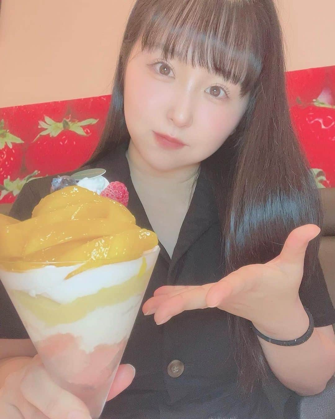 上田ミルキィのインスタグラム：「🥭🍰🍝🧡  (📸西葛西リク撮)」