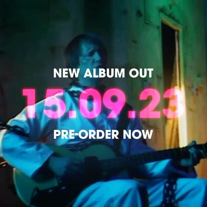 アッシュのインスタグラム：「New Album ‘Race The Night’ Out 15/09/23 Pre-Order Now! https://linktr.ee/ashracethenightalbum (link in bio) #ash #ashtag #ashband #racethenight #album #preorder」