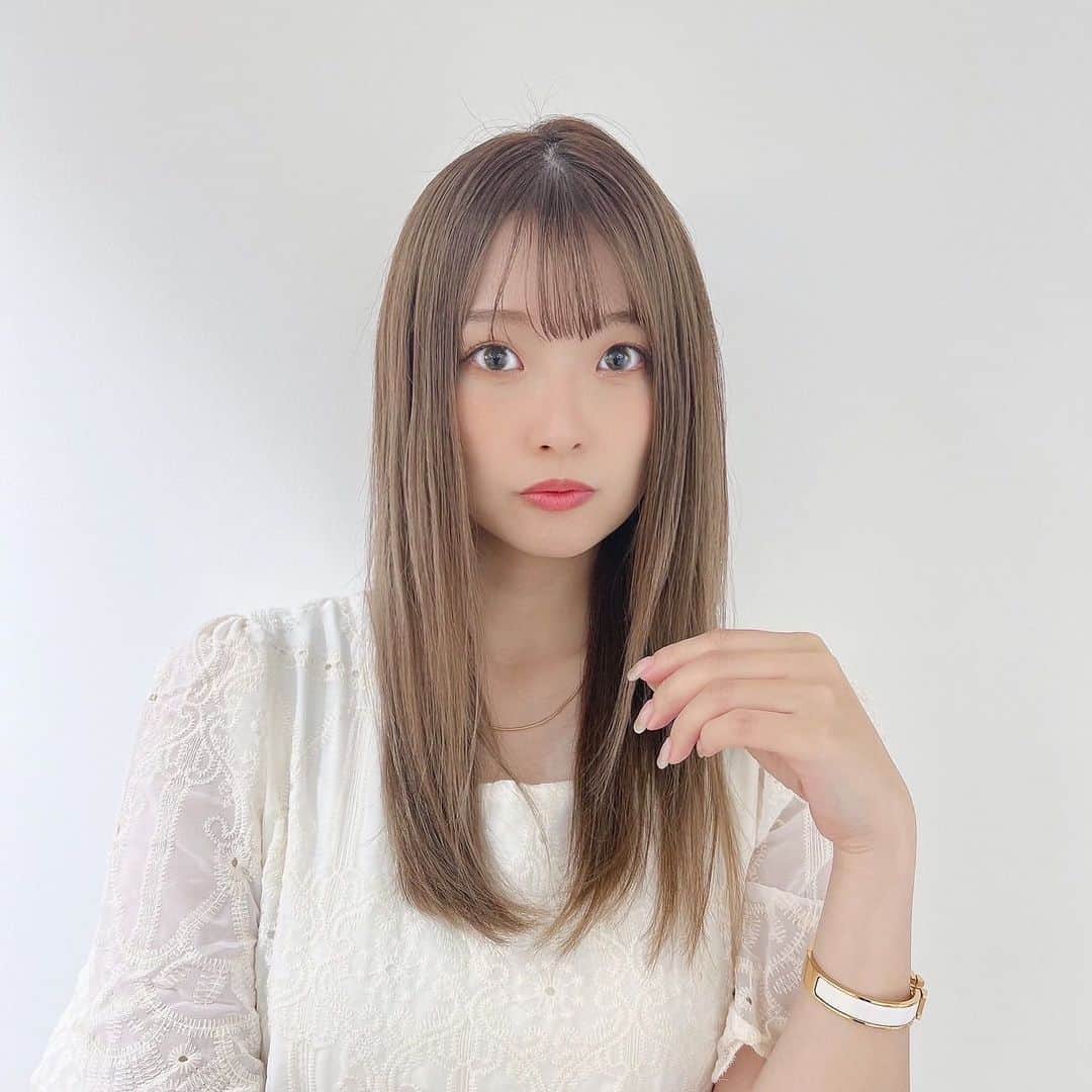 伊藤りかさんのインスタグラム写真 - (伊藤りかInstagram)「． 大阪に初上陸♡ プロミルサロンの新店舗に行ってきました🫶🏻 @promillesalon__osaka  * 今ブームとなっている自然由来成分を 贅沢に使用しているプロミルオイルは人気拡大中🪴✨ 女性が髪に求めることをサポートし、 髪を通じて素敵な毎日になるようお手伝いしてくれる🤍 * プロミルサロンでは、髪質改善トリートメント 頭皮をしっかりケアする頭浸浴が受けれますˊ˗ 私は今回、頭浸浴を初体験してきました🧴🫧 * 写真から伝わるこの気持ちよさそうさ🥹👏🏻 血行促進やリラックス効果に加えて、 頭皮の皮脂や汚れをしっかり除去してくれる𓂃 * アフターの写真を見てもらえると、 頭皮からふんわり空気を含んだような仕上がりに！ 日々の疲れもスッキリぶっ飛びました🫰🏻❤️‍🔥 * 6/30までの来店＋LINE友達追加で プロミルのお好きな商品をプレゼントしてくれる キャンペーンも行ってるそうです🥰♩ 昭和町駅から30秒と立地がいい場所にあるので是非🖤 * @promille_official  #りかアレンジ動画 #アレンジ動画 #時短ヘア #幼稚園ママ #妊娠7ヶ月 #妊娠中期 #妊婦コーデ #妊婦生活 #ストレートヘア #ヘアアレンジ簡単 #大阪美容室 #昭和町美容室 #プロミルオイル #プロミル #ヘアオイル #ヘアケア #美容 #プロミルイベント #まとめ髪 #伊藤りか #snsクリエイター」6月15日 18時01分 - rrrika.i