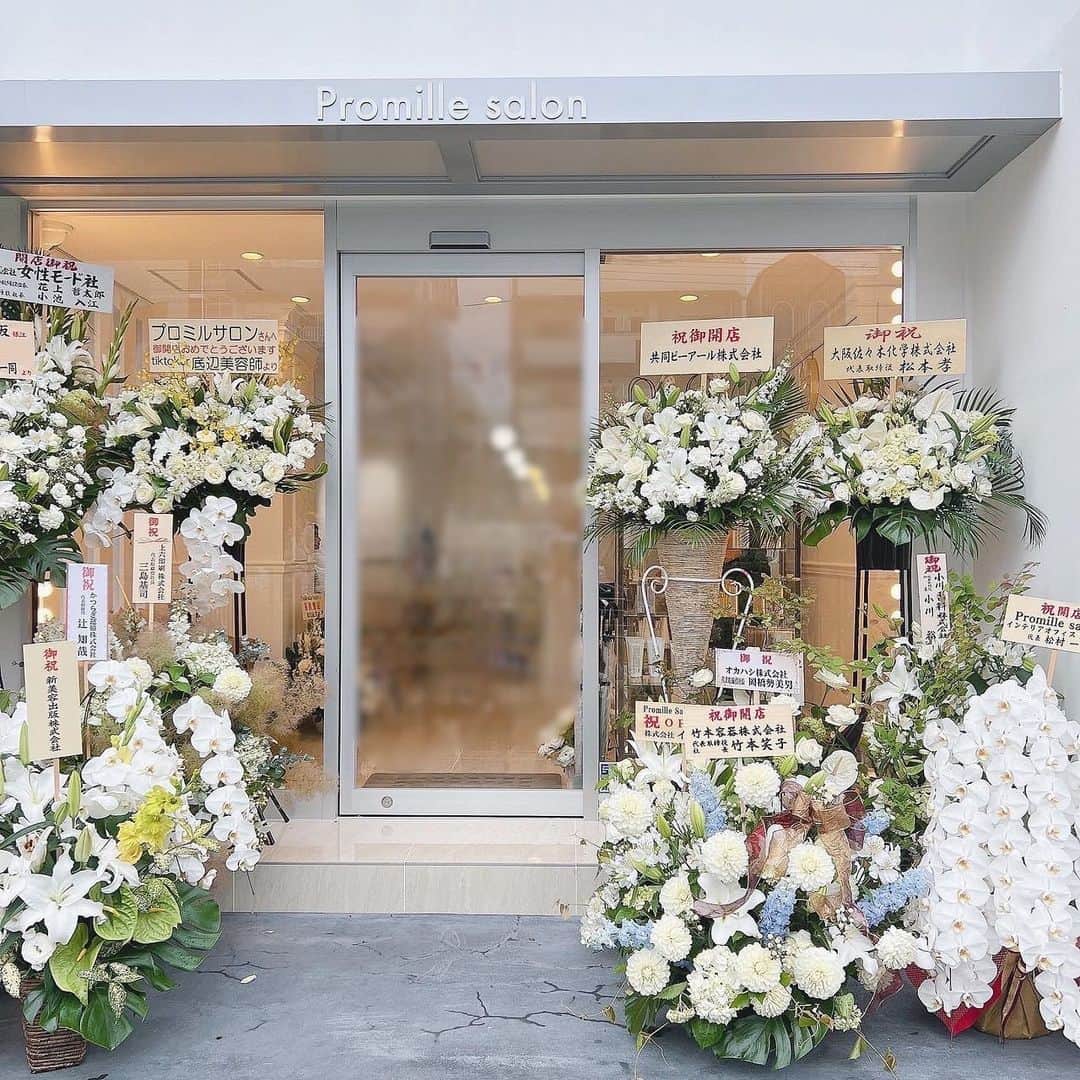 伊藤りかさんのインスタグラム写真 - (伊藤りかInstagram)「． 大阪に初上陸♡ プロミルサロンの新店舗に行ってきました🫶🏻 @promillesalon__osaka  * 今ブームとなっている自然由来成分を 贅沢に使用しているプロミルオイルは人気拡大中🪴✨ 女性が髪に求めることをサポートし、 髪を通じて素敵な毎日になるようお手伝いしてくれる🤍 * プロミルサロンでは、髪質改善トリートメント 頭皮をしっかりケアする頭浸浴が受けれますˊ˗ 私は今回、頭浸浴を初体験してきました🧴🫧 * 写真から伝わるこの気持ちよさそうさ🥹👏🏻 血行促進やリラックス効果に加えて、 頭皮の皮脂や汚れをしっかり除去してくれる𓂃 * アフターの写真を見てもらえると、 頭皮からふんわり空気を含んだような仕上がりに！ 日々の疲れもスッキリぶっ飛びました🫰🏻❤️‍🔥 * 6/30までの来店＋LINE友達追加で プロミルのお好きな商品をプレゼントしてくれる キャンペーンも行ってるそうです🥰♩ 昭和町駅から30秒と立地がいい場所にあるので是非🖤 * @promille_official  #りかアレンジ動画 #アレンジ動画 #時短ヘア #幼稚園ママ #妊娠7ヶ月 #妊娠中期 #妊婦コーデ #妊婦生活 #ストレートヘア #ヘアアレンジ簡単 #大阪美容室 #昭和町美容室 #プロミルオイル #プロミル #ヘアオイル #ヘアケア #美容 #プロミルイベント #まとめ髪 #伊藤りか #snsクリエイター」6月15日 18時01分 - rrrika.i