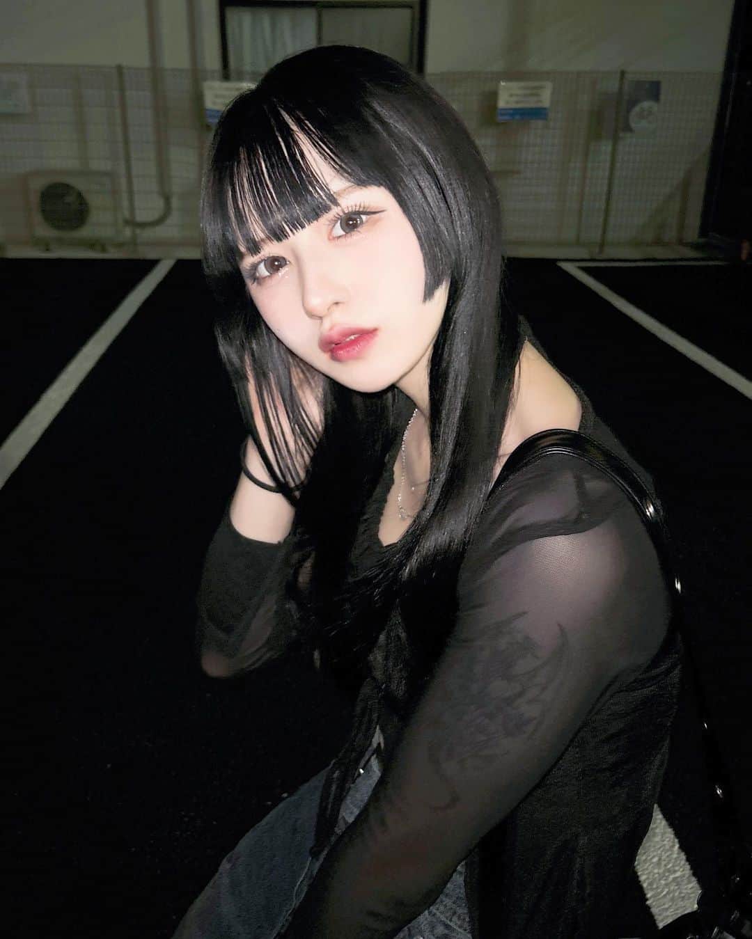 狐波ろんのインスタグラム：「髪の毛サラツヤブルーブラックかわちぇ！さんにしてもろたですﾚヽぇﾚヽ^ ̳- ‧̫ • ̳^☆」