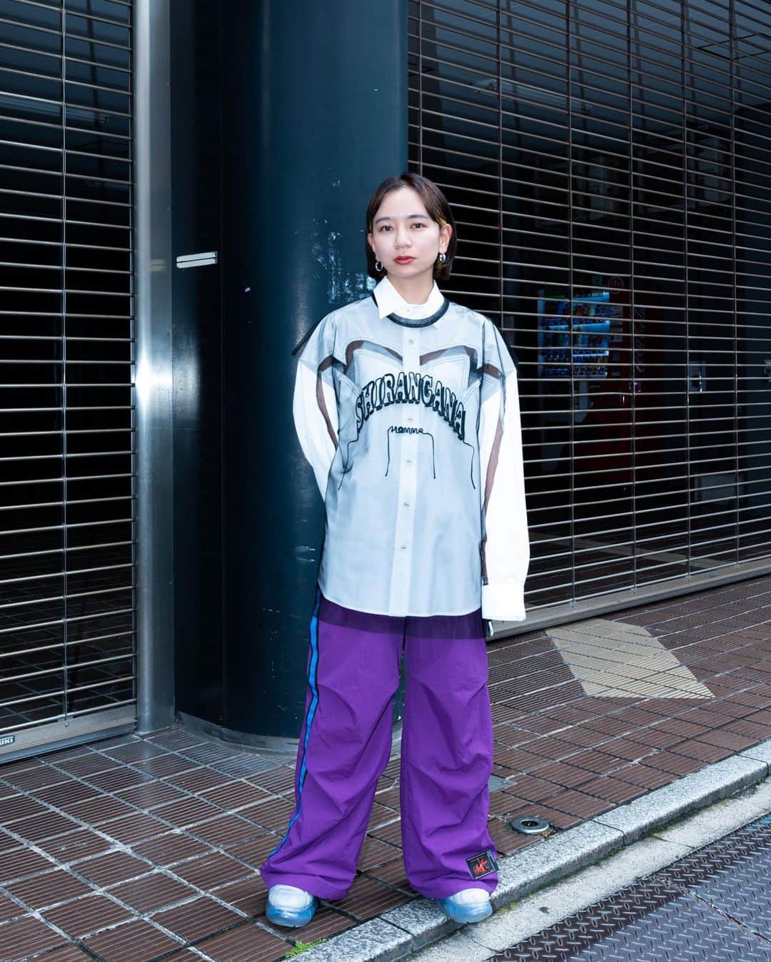 Fashionsnap.comさんのインスタグラム写真 - (Fashionsnap.comInstagram)「【特集】女性が着る東京メンズブランド  昨今のファッションシーンでは、性別関係なく「好きな服を着る」という価値観が浸透。メンズアイテムを着用する女性や、スカートを穿く男性も街中で見かける機会が増えてきました。今回は、東京のメンズブランドのアイテムをスタイリングに取り入れた女性を街中でスナップ。根強い人気を誇る「N.ハリウッド」をはじめ、「チルドレン オブ ザ ディスコーダンス」や「ティーエイチ プロダクツ」「ヨシオクボ」、気鋭ブランドの「イレニサ」まで、5ブランドのアイテムを着用した全14ルックをご紹介します。  記事全文は @fashionsnapcom プロフィールのリンクから🔗  @fashionsnap.store  @n_hoolywood @children_of_the_discordance @yoshiokubo_official @th.products @irenisa_official  #fstore #childrenofthediscordance #yoshiokubo #thproducts #irenisa #snap #スナップ #ストリートスナップ #トレンド #ドメスティックブランド」6月15日 18時09分 - fashionsnapcom