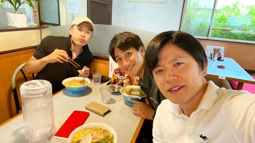 山本紘之さんのインスタグラム写真 - (山本紘之Instagram)「. 先輩2人とゴルフと味噌ラーメン  #ゴルフ #スルー #曇天最高 #味噌ラーメン #中野謙吾 #味玉トッピング #青木源太 #わかめトッピング #山本紘之 #バタートッピング」6月15日 18時14分 - yamamoto_hiroyuki.ntv