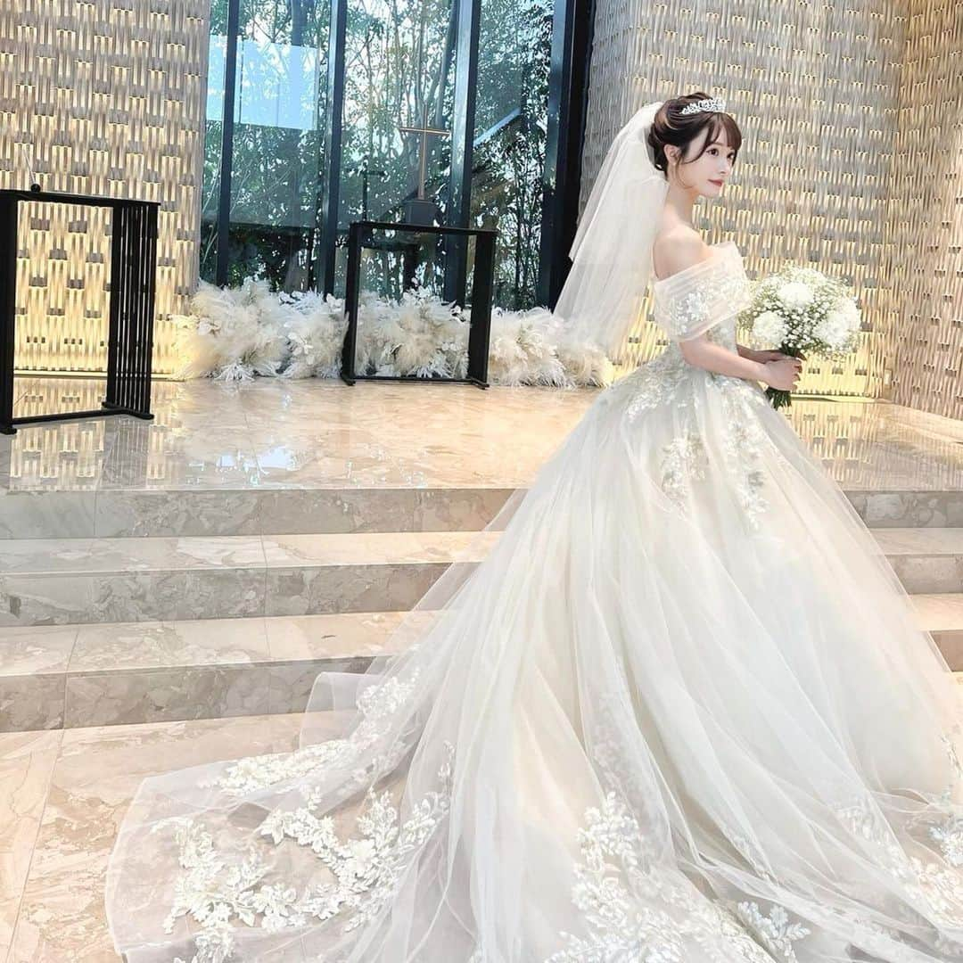 プレ花嫁の結婚式準備アプリ♡ -ウェディングニュースさんのインスタグラム写真 - (プレ花嫁の結婚式準備アプリ♡ -ウェディングニュースInstagram)「今人気🌿✨かすみ草を取り入れた花嫁さんフォト6選🎞💕 …………………………………………………………………  結婚式準備を楽しく♡ 役立つ情報、トレンドを毎日配信中𓂃 𓈒𓏸  マナー・段取り・お金のことはアプリでチェック🤍 【 @weddingnews_editor 】の プロフィールURLからダウンロードしてね🕊💕 …………………………………………………………………  編集部のrinです🌙 ｡:*  今おしゃれ花嫁さんを中心に 取り入れる方続出中の【かすみ草】🌿🤍  花嫁さんの実例フォトから 取り入れ方をご紹介します🕊  ぜひチェックしてみてくださいね✨  ご紹介させていただいたリグラム先のアカウントは 画像内へタグ付けされているのでぜひタップしてみてくださいね😊💓  ＼📷みなさまからの投稿お待ちしています／  花嫁はもちろん、業者さんも大歓迎💭💗 アナタのお写真や動画をご紹介してもOKという方は、ぜひ #ウェディングニュース に投稿してください💕 他のSNSでも掲載させていただく可能性がございます𓅪  ……………………………………………… プレ花嫁のための結婚式準備アプリ🕊️ 🌷ウェディングニュースって？🌷 ………………………………………………  ☑︎記事が毎日100記事更新される  ☑︎先輩花嫁のレポをチェックできる  ☑︎無料のDL素材配布  ☑︎お金・マナー・段取りについて詳しくチェックできる  など、リアルな情報が知れるんです𓂃 𓈒𓏸  @weddingnews_editor のURLから ダウンロードできるのでチェックしてみてね🕊️  #結婚式準備 #ウェディング #花嫁 #ウエディング #プレ花嫁 #結婚式 #ウェディングフォト #ウエディングフォト #ウェディングレポ #かすみ草 #ブーケ #ウェディングブーケ #会場装花 #高砂装花 #結婚式レポ #2023夏婚 #2023秋婚 #2024冬婚 #2024春婚」6月15日 18時11分 - weddingnews_editor