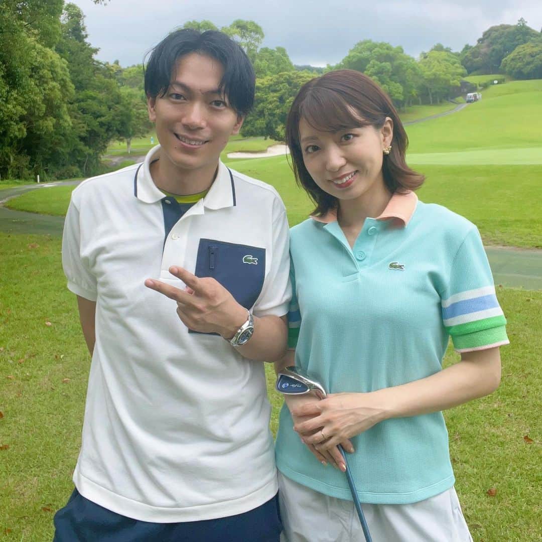 筧沙奈恵さんのインスタグラム写真 - (筧沙奈恵Instagram)「ゴルフ⛳️ ・ 夫婦でゴルフをしてきました！子供たちが生まれる前はスクールに行ったりコースを回ったりしていましたが、子供が生まれてからはなかなか行けておらず、コースを回ったのも4年ぶりくらい🫢 ・ ウェアは、夫婦でラコステにて新調しました😌私が得意なイエベカラー＆素材はワッフル調で顔タイプ曲線の私向き！カラフルで華やかなので、顔タイプアクティブキュート的にも◎です👍 ・ 肝心のスコアはあまり良くありませんでしたが（😭）これからまた定期的にコースを回ってもっと上手くなりたいな✨ ・ 何より、自然の中で体を動かすことができて気持ちよかった🍀 ・ #ゴルフ　#ゴルフ女子 #ゴルフウェア #ゴルフコーデ  #ゴルフ場　#ゴルフファッション #ゴルフ女子コーデ　#リンクコーデ　#夫婦リンク　#夫婦コーデ　#夫婦　#ラコステ　#lacoste #ラコステゴルフ #ラコステポロシャツ #ラコステゴルフコーデ　#ラコステコーデ」6月15日 18時15分 - sanaekakei