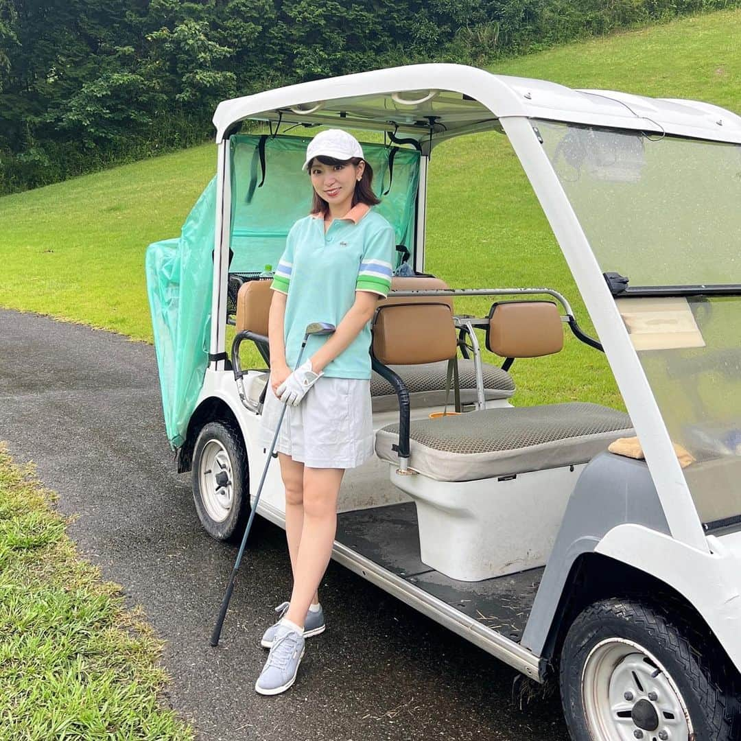 筧沙奈恵さんのインスタグラム写真 - (筧沙奈恵Instagram)「ゴルフ⛳️ ・ 夫婦でゴルフをしてきました！子供たちが生まれる前はスクールに行ったりコースを回ったりしていましたが、子供が生まれてからはなかなか行けておらず、コースを回ったのも4年ぶりくらい🫢 ・ ウェアは、夫婦でラコステにて新調しました😌私が得意なイエベカラー＆素材はワッフル調で顔タイプ曲線の私向き！カラフルで華やかなので、顔タイプアクティブキュート的にも◎です👍 ・ 肝心のスコアはあまり良くありませんでしたが（😭）これからまた定期的にコースを回ってもっと上手くなりたいな✨ ・ 何より、自然の中で体を動かすことができて気持ちよかった🍀 ・ #ゴルフ　#ゴルフ女子 #ゴルフウェア #ゴルフコーデ  #ゴルフ場　#ゴルフファッション #ゴルフ女子コーデ　#リンクコーデ　#夫婦リンク　#夫婦コーデ　#夫婦　#ラコステ　#lacoste #ラコステゴルフ #ラコステポロシャツ #ラコステゴルフコーデ　#ラコステコーデ」6月15日 18時15分 - sanaekakei