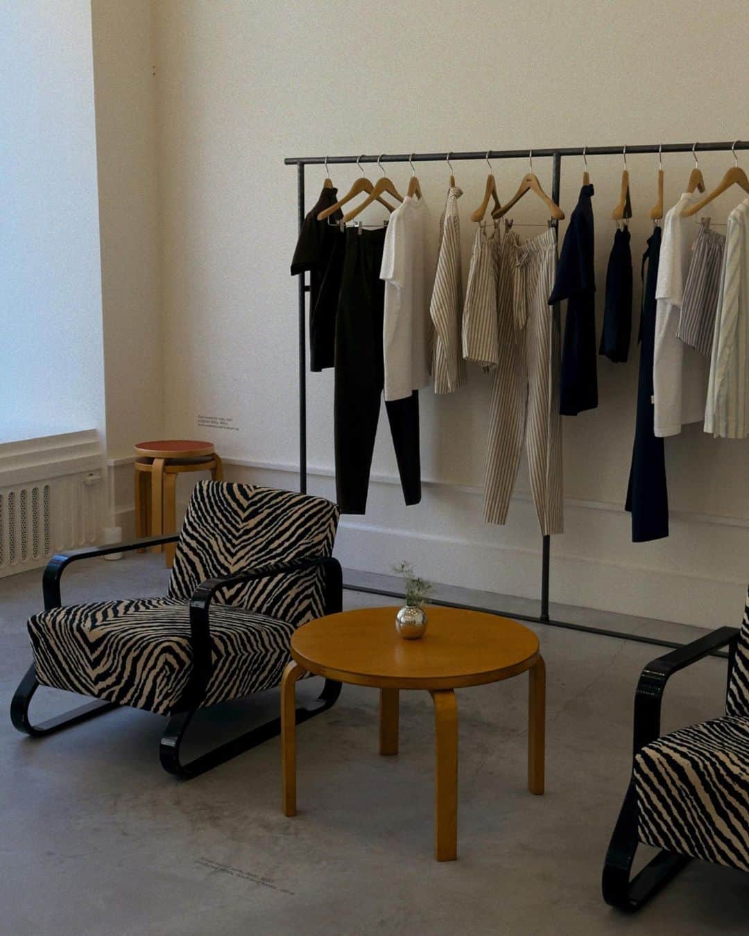 アリス・ガオのインスタグラム：「dreamy pairings @artek2ndcycle x @teklafabrics」