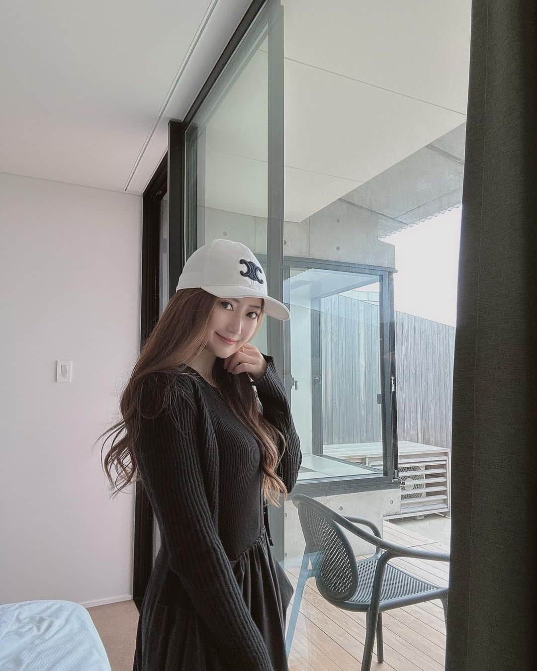 のインスタグラム：「. . 佳穂にもらったお気に入りのぼうし🤍 . セリーヌ初めてやし可愛いすぎる🥹 . #セリーヌ #celine」