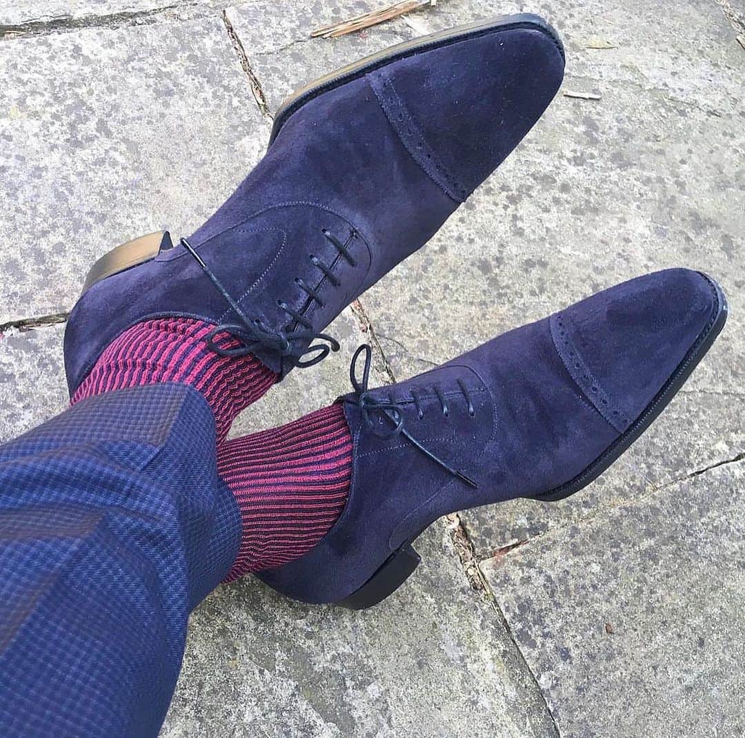 ガジアーノ&ガーリングのインスタグラム：「Summertime Blues…☀️  @ggdecoman with a lovely Cliffe in Navy Suede on the Sq Deco last.   #ggshoeoftheday #ggcliffe #ggsquaredeco #gazianogirling #shoes #summer」