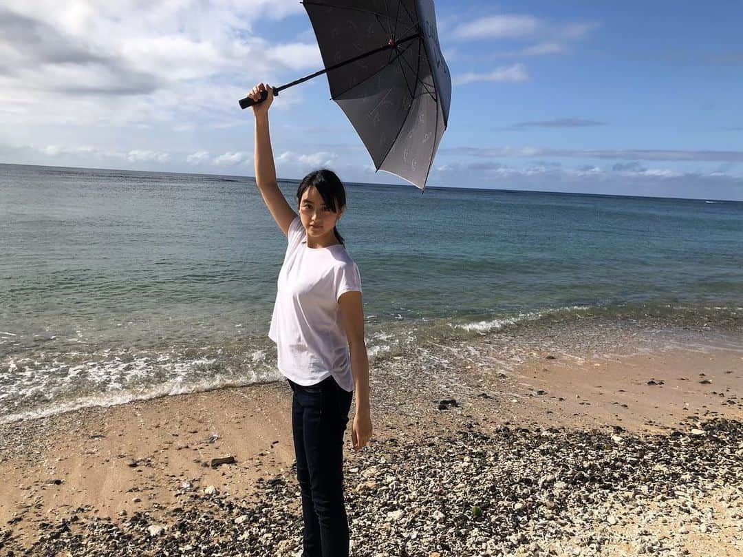 山本美月（スタッフ）のインスタグラム：「映画『忌怪島』ついに明日公開です✨  本日は撮影中の束の間のオフショットです！  #山本美月　#山本美月スタッフ #忌怪島」