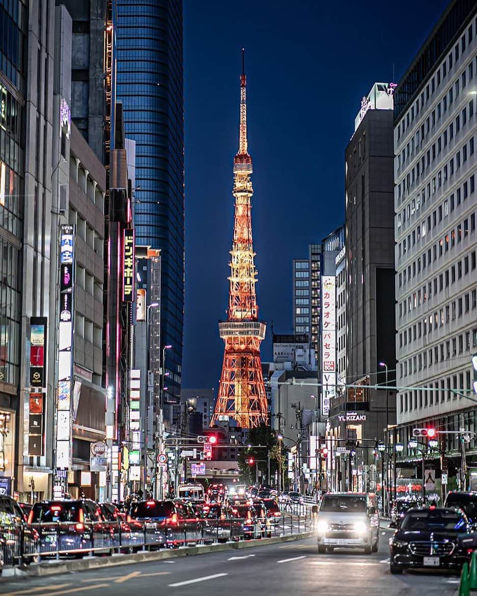 東京タワーさんのインスタグラム写真 - (東京タワーInstagram)「. 非日常を感じさせてくれる 東京タワーの写真も素敵ですが、   日常の何気ない風景の中に佇む 東京タワー🗼の写真も素敵ですよね✨   歩いている時、 車に乗っている時、 電車に乗っている時、   ふと見えた東京タワーに 皆さんはどんなことを感じますか？☺️   本日は、Your Tokyo Tower🗼から @tachan_batten さんのお写真をご紹介！   六本木から見える東京タワーは、 東京を象徴する一つの日常風景ですね。   素敵なお写真をありがとうございました😊  --------------------------------  【 お知らせ 】  # your_tokyotowerで あなたの東京タワー🗼をリポスト！  皆様からの投稿どしどしお待ちしております！ （@tokyotower_official のタグ付けもよろしくね🖐）  詳細はプロフィールにある 固定されたフィード投稿から↓ @tokyotower_official  --------------------------------  #東京タワー #東京タワー🗼  #tokyotower #tokyotower🗼」6月15日 18時24分 - tokyotower_official