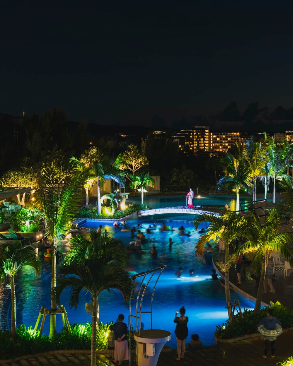 Okinawa Marriott Resort & Spa 【公式】さんのインスタグラム写真 - (Okinawa Marriott Resort & Spa 【公式】Instagram)「【夏休みのご予約はお早めに！】 宿泊者限定のイベントが、今年の夏はもりだくさん。  沖縄の伝統芸能「エイサー」や「三線ライブ」のほか、 沖縄の美しい夜空を楽しむ「星空観察会」など、 ホテルにいながら沖縄らしさをたっぷり味わえます。  他にも、 「やんばる虫博士によるナイトトラップ」や、 家族で楽しめるイベントも。  「プールサイドBBQ」などの グルメイベントも予定していますので、 ホテルステイと合わせて、 夏の思い出をたくさん作ってくださいね。  イベントについて詳しくは、  @okinawa.oriental.hotel プロフィールから ウェブサイトをご確認ください。  Hurry Up to make your Summer Reservations!  We have planned plenty of events for our guests this summer. Traditional Okinawan performing arts such as Eisa and Sanshin Live will give you the opportunity to appreciate Okinawan culture. In addition, you can learn about the beautiful night sky of Okinawa with the Starry Sky Observation Experience.  Families can learn together from the Insect Night Trap from Dr. Yambaru Mushi. And gourmet events such as the Poolside BBQ which serves an abundance of Okinawan produce will all contribute to the summer memories you will be making together while you stay with us.  #エイサーイベント #ホテルイベント  #シーサー絵付け体験 #シーサー手作り  #ジェルキャンドル手作り #沖縄 #okinawa #やんばる #yanbaru  #沖縄旅行 #okinawatrip #沖縄観光 #名護  #沖縄大好き #家族旅 #女子旅  #女子旅行 #夫婦旅行 #記念日旅行  #沖縄ホテル #リゾートホテル  #オリエンタルホテル沖縄 #orientalhotelokinawa  #オリエンタルホテル #orientalhotel #ikyu_travel」6月15日 18時29分 - okinawa.oriental.hotel