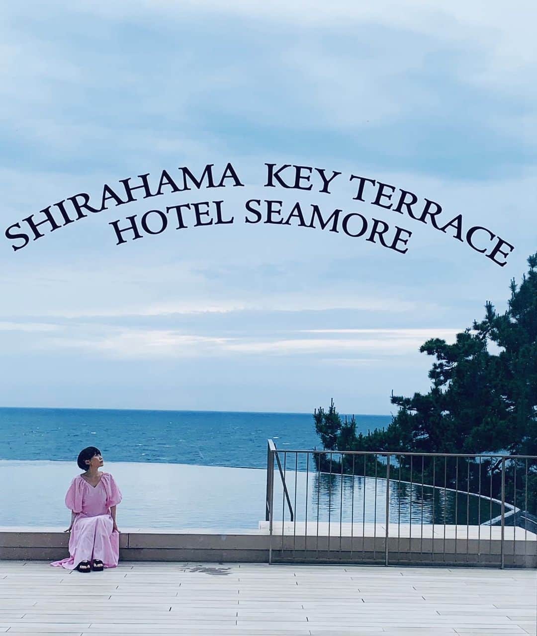 のインスタグラム：「SHIRAHAMA KEYTERRACE HOTEL SEAMORE  南紀白浜シーモアホテルで3日間LIVEしてます🩷海が綺麗すぎる😍  @keyterrace_hotelseamore   #南紀白浜 #keyterrace #白浜シーモア #シンガー #シンガーソングライター #音楽 #音楽好きな人と繋がりたい #写真 #live #photo #music #ilovemusic」