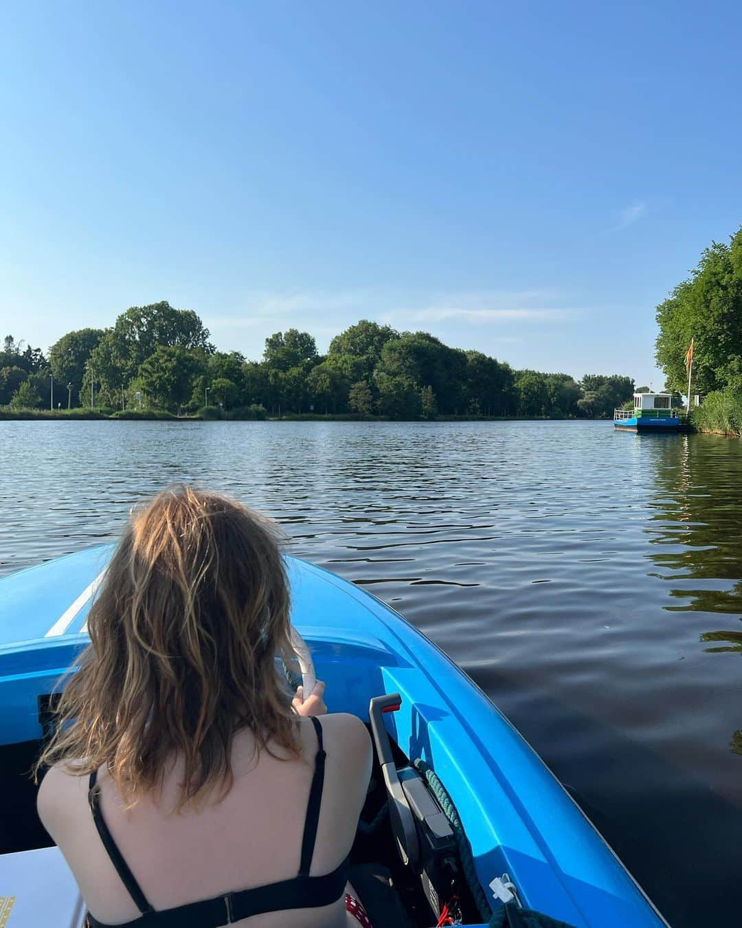 コンスタンス・ジマーさんのインスタグラム写真 - (コンスタンス・ジマーInstagram)「Amsterdam your bike paths, your water canals, your art museums, your history and your tiny cars make it incredibly hard to say goodbye. We’ll be back soon and we may not leave next time.」6月16日 0時11分 - constancezimmer