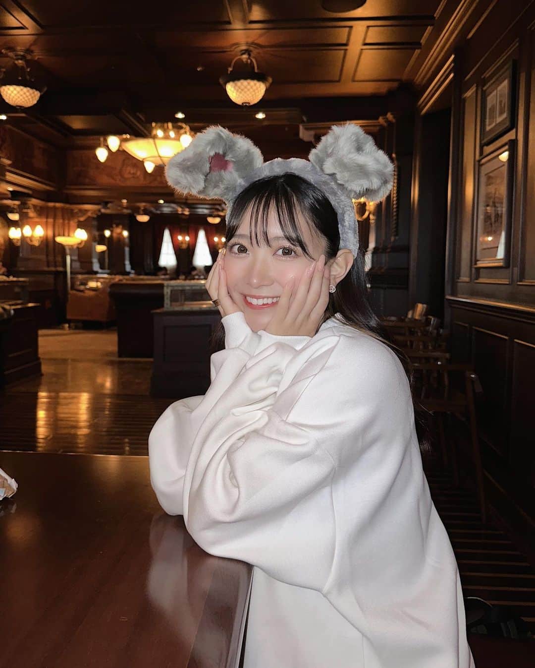 高木美穂のインスタグラム：「ディズニーの写真たくさんある🐭🤍 ° #ディズニー #ディズニーコーデ #ディズニーシー #ディズニーシー #ディズニーフード #ディズニーグッズ」