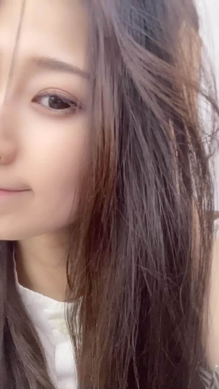 塩野響子のインスタグラム：「まるでナルシストな動画。🙃」