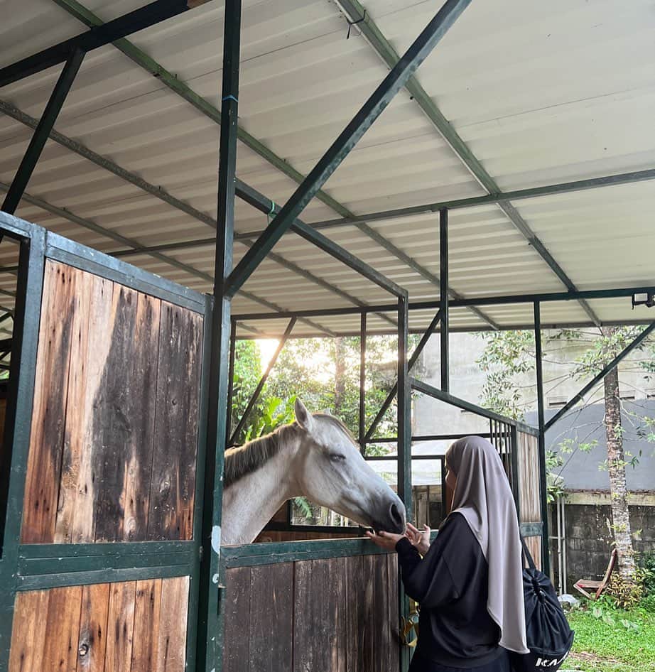 Zaskia Sungkarのインスタグラム：「Welcome to the family milkyway 🤗  MasyaAllah Tabarakallah  Sehat2 ya milky」