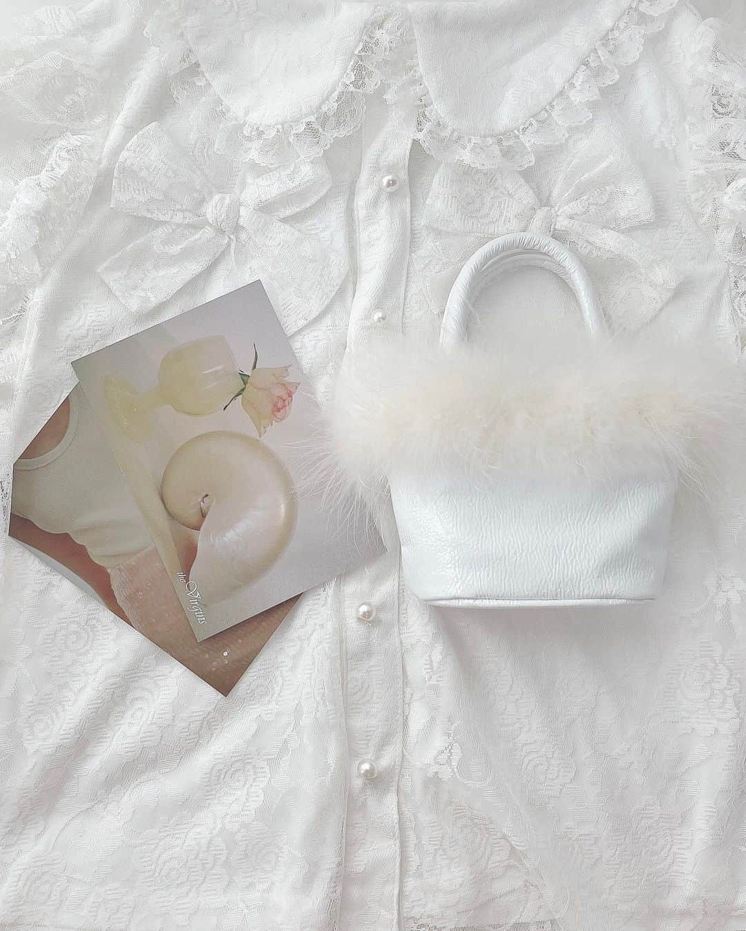 月森世菜さんのインスタグラム写真 - (月森世菜Instagram)「Favorite white and pearl bags♡ お気に入りの鞄まとめ♡  ♡ ♡ ♡  #ootd #fashion #bag #vogue #ホワイトコーデ #かばん #ミニバッグ #thevirgins #バニティバッグ #パールアクセサリー #巾着 #巾着バッグ #リボンブラウス #モデル #春夏コーデ」6月15日 19時14分 - seina.tsukimori