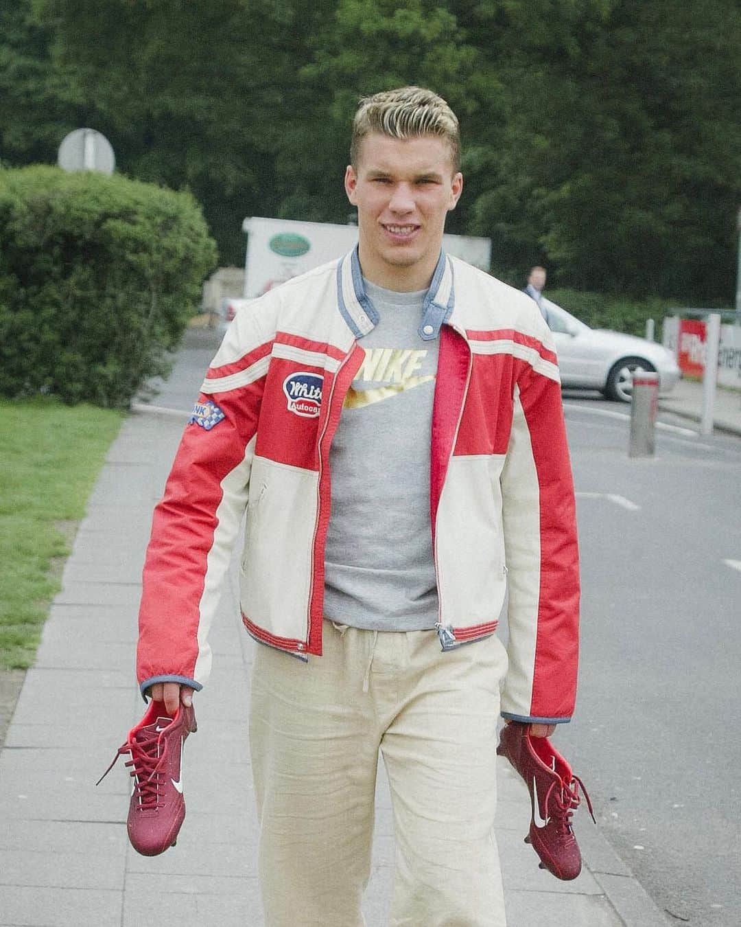 1.FCケルンのインスタグラム：「Wer hat das beste Outfit? 😂 Schreibt‘s in die Kommentare 👇  ___ #effzeh」
