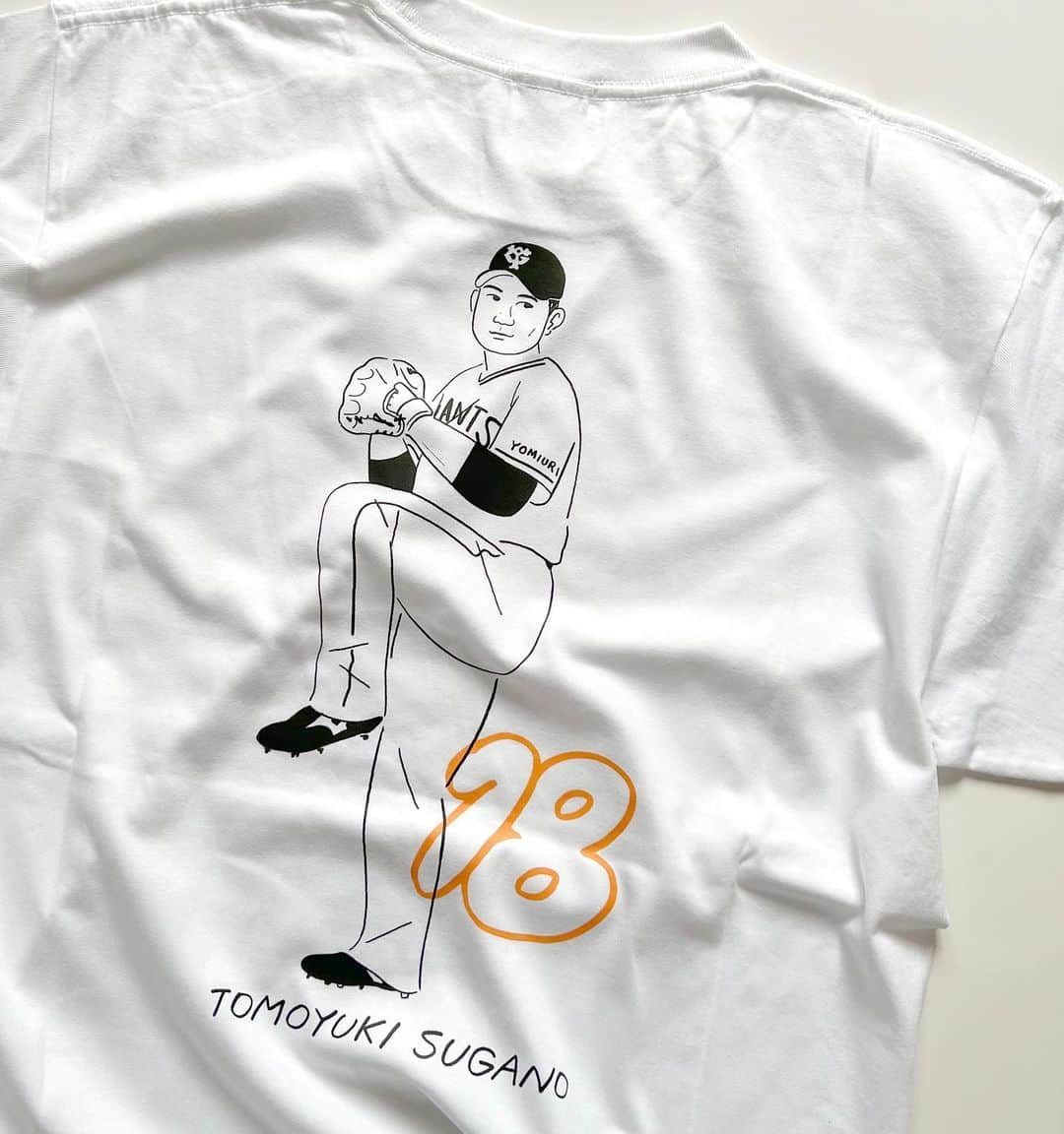 WALNUTさんのインスタグラム写真 - (WALNUTInstagram)「GIANTS × WALNUT The illustrations of 15 Giants players I drew especially for this collaboration have become official merchandise😍⚾️🔥 Orders for T-shirts featuring player illustrations will be accepted until noon on June 19th.   This was the first time for me to draw baseball players, and it was a lot of fun! I hope it will be a wonderful opportunity for Giants fans, as well as those who became interested in baseball as a result of the recently held WBC, to acquire baseball goods🤝🏻  15 #大勢 選手 10 #中田翔 選手 18 #菅野智之 選手  #GIANTS #読売ジャイアンツ」6月15日 19時18分 - walnut_illustration