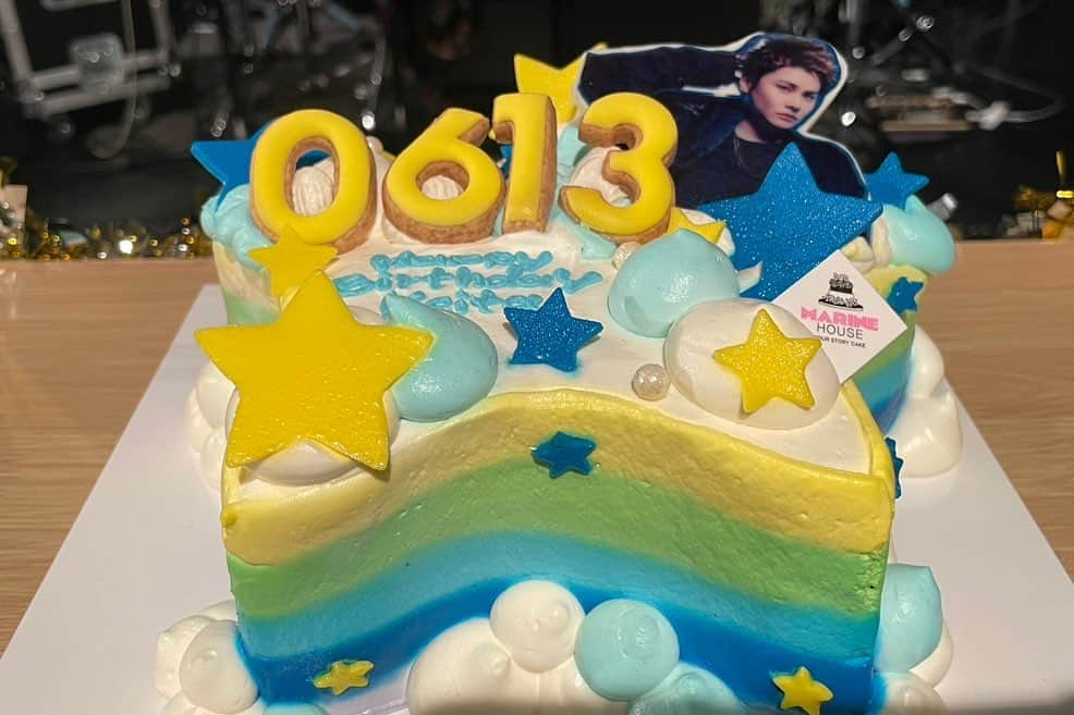 古屋敬多さんのインスタグラム写真 - (古屋敬多Instagram)「『Keita's Birthday Live 〜TWINkle STAR〜』初のバースデーソロライブでした☆彡 ご来場、応援、お祝いありがとうございました！  なにもかもソロで進行・制作していくことは初めてで。限られた時間の中で色んな方の手をお借りしてなんとか当日を迎えました。 そんなわけで始まるまではすごく不安だったんですが、みんなの顔を見た瞬間にそんな不安はどこかへ消え去りました！とにかくもー楽しくて、こんなにも愛されているということを心から感じました。  SPサプライズゲストとして1部はw-inds.の千葉涼平さん、2部はLeadメンバーの伸也がケーキを運んでくれて、最初から最後まで愛と幸せしかない空間でした✨  いつも愛をくれるLeaders、支えてくれたバンドメンバーにスタッフの皆さん、お祝いのメッセージをくれた皆様、35年前のこの日に産んでくれた両親に、大きな感謝を！  #けたぱ2023」6月15日 19時19分 - lead_keita