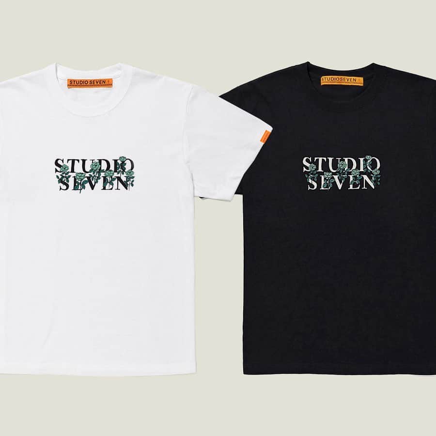 SEVENさんのインスタグラム写真 - (SEVENInstagram)「6/17(土)よりバラの花をモチーフとした Tシャツの新色ブルーが登場💙 その他人気カラーも @seven.official NAKAMEGURO・ONLINE STOREにて同時発売致します🌹  是非チェックしてみて下さい🌈  #studioseven」6月15日 19時28分 - seven.official