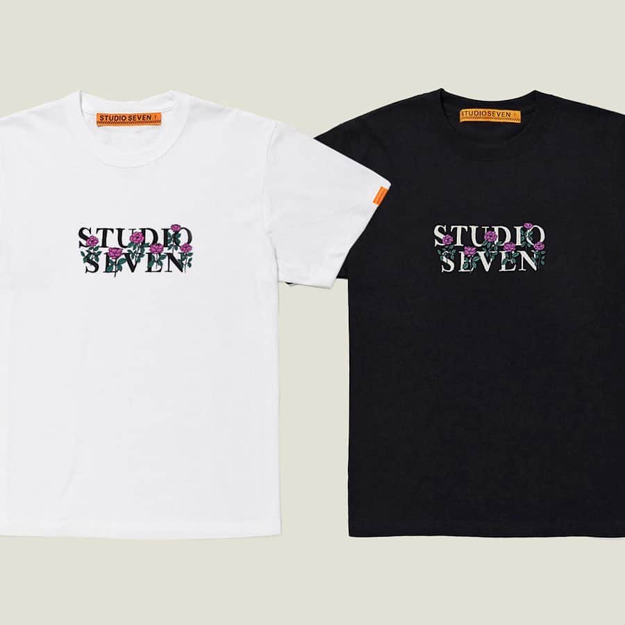 SEVENさんのインスタグラム写真 - (SEVENInstagram)「6/17(土)よりバラの花をモチーフとした Tシャツの新色ブルーが登場💙 その他人気カラーも @seven.official NAKAMEGURO・ONLINE STOREにて同時発売致します🌹  是非チェックしてみて下さい🌈  #studioseven」6月15日 19時28分 - seven.official