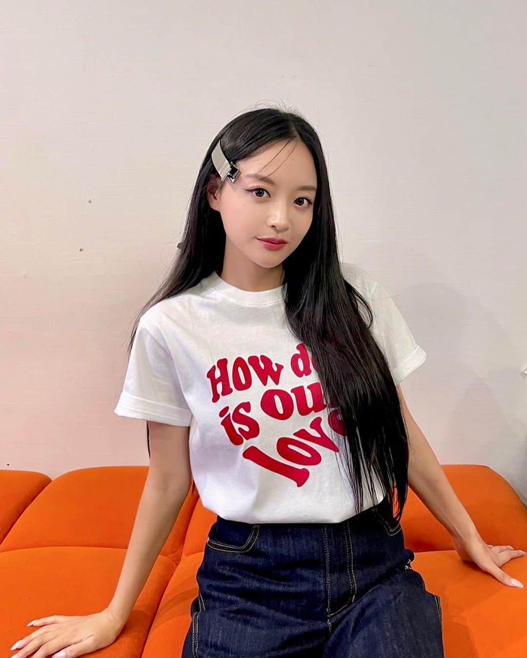 ᴅᴏᴜʙʟᴇsᴏᴜᴘのインスタグラム：「요즘 자주 입는 티셔츠 브랜드 6가지 소개했어용 >_< 프로필 링크 눌러서 바로 보러오세요-!! 예쁜거 한가득 ❤️  最近韓国でブームで私もよく着ているTシャツのブランド6つを紹介します❤️ プロフィールリンクを押して見に来てください🤍✨」