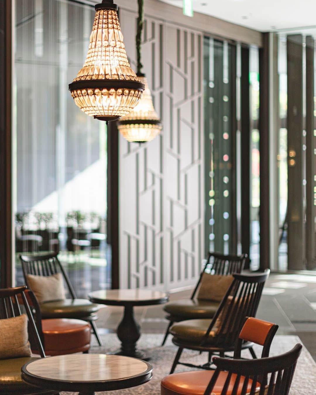 のインスタグラム：「洗練された空間が広がるロビーへようこそ。  Take pause and admire the relaxing ambience of our sophisticated hotel lobby.  Share your own images with us by tagging @princeparktowertokyo —————————————————————  #theprinceparktowertokyo #tokyohotel #japanesehotel #ThePreferredLife #ザプリンスパークタワー東京 #東京ホテル」